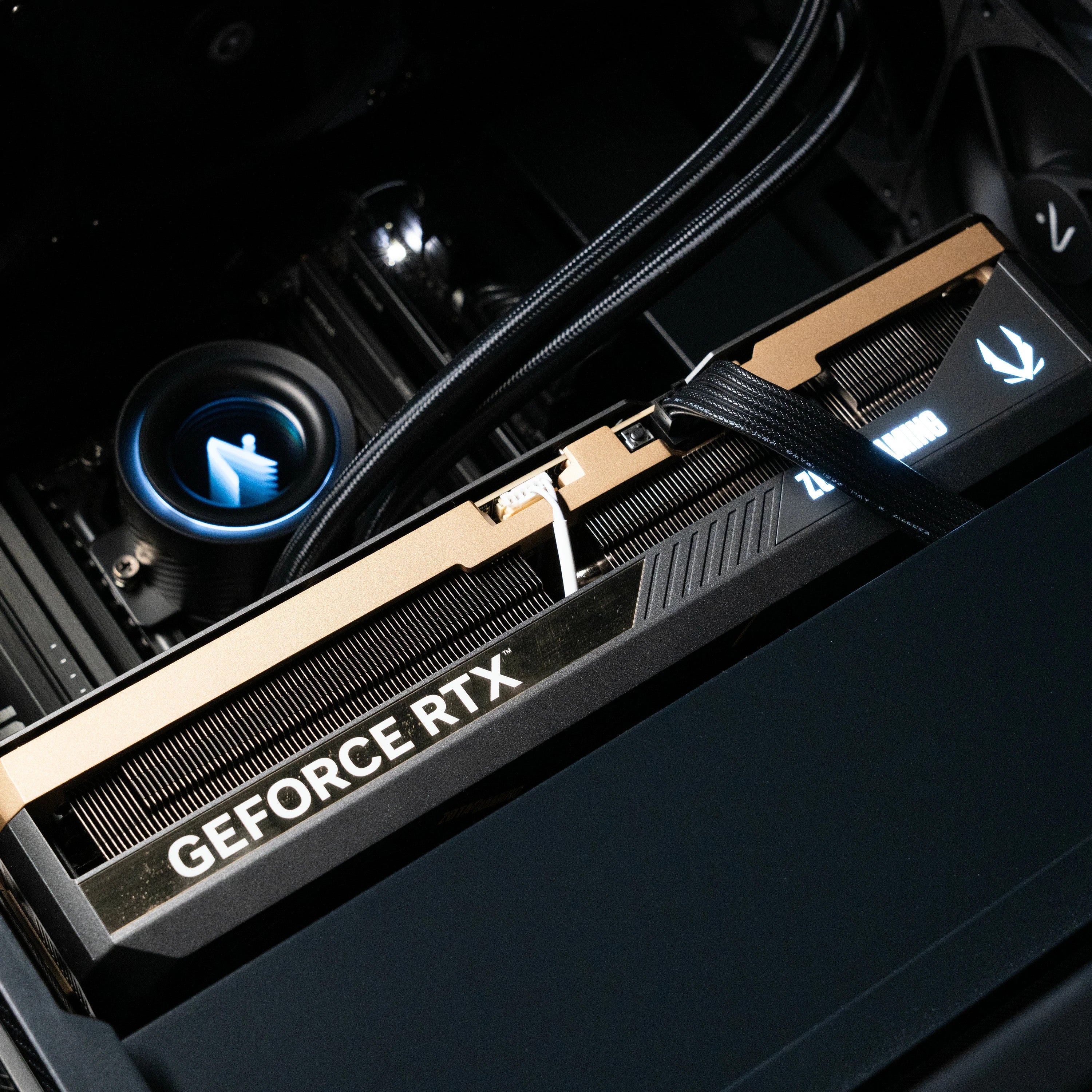Aftershock Creator Max | RTX 5090 OC 32GB | Ryzen 9 9900X | Desktop Gaming PC - Image 2