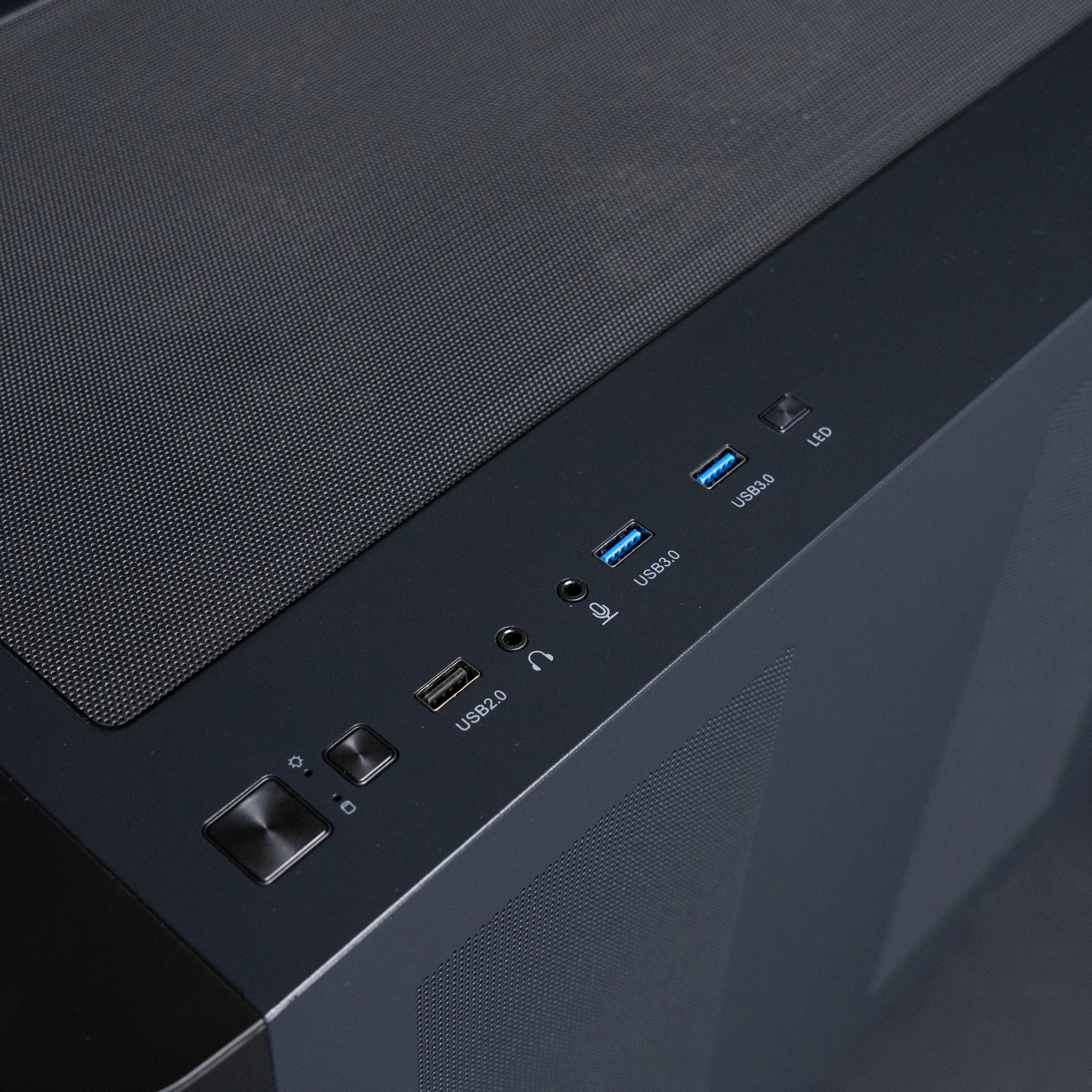 Aftershock Nimbus | RTX 5070 OC 12GB | Ryzen 5 7500F | Desktop Gaming PC - Image 5