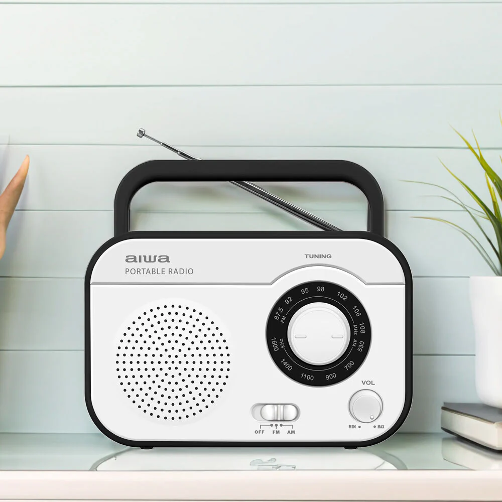 Aiwa Portable Retro Manual AM/FM C Battery Radio (White) - Image 4