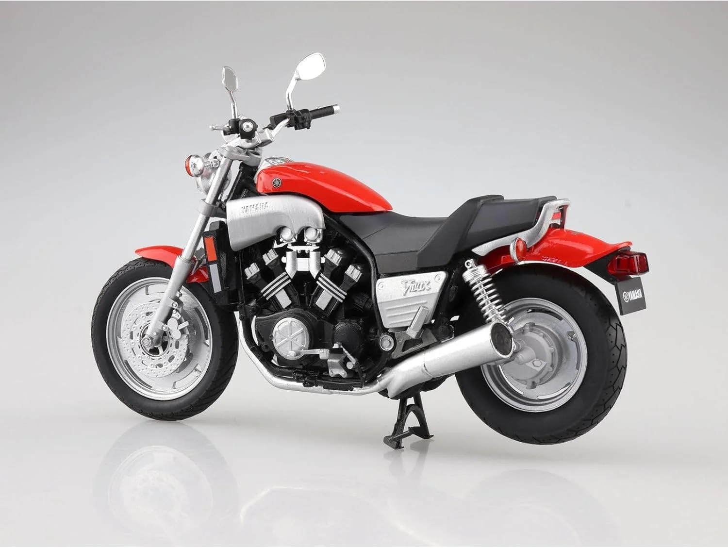 Aoshima 1/12 Yamaha Vmax Fire Red - Image 2