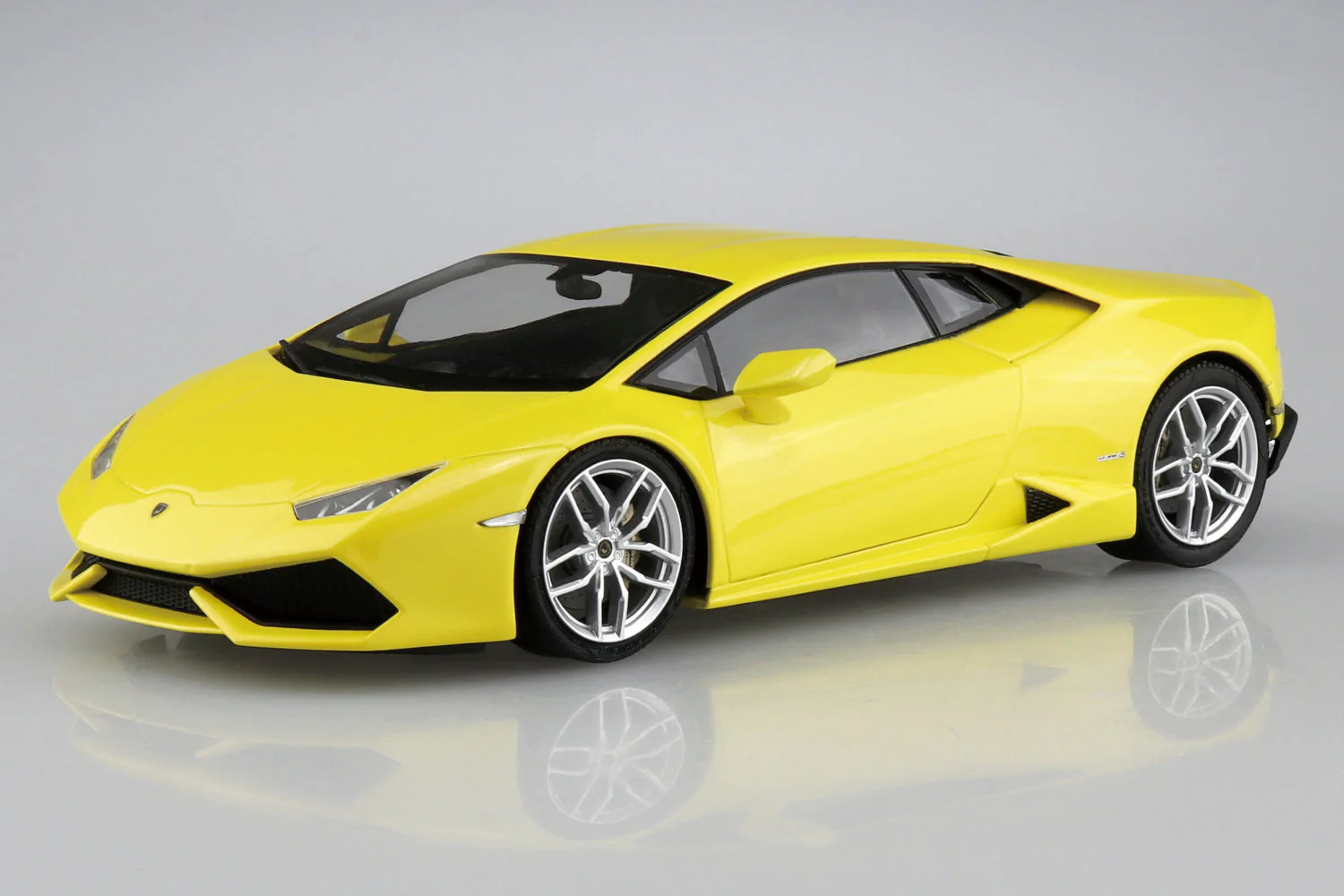 Aoshima 1/24 14 Lamborghini Huracan Yellow - Image 2
