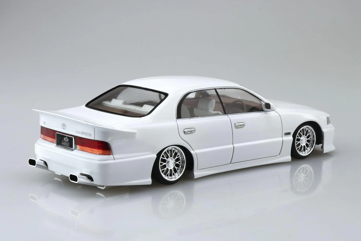 Aoshima 1/24 Garson UZS141 Majesta '91 (Toyota) - Image 4