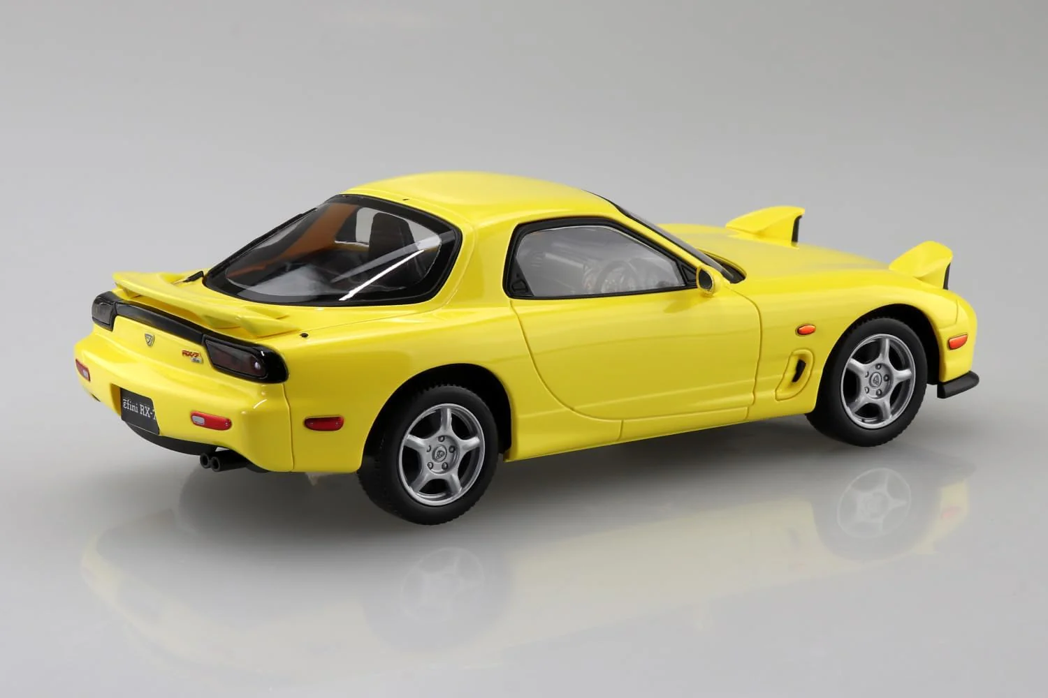 Aoshima 1/32 Snap Mazda FD3S RX-7 (Competition Yellow Mica) - Image 4
