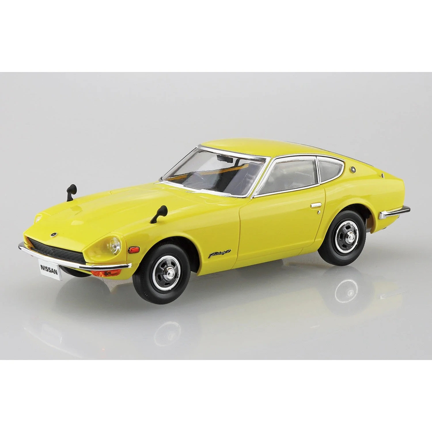 Aoshima 1/32 Snap Nissan S30 Fairlady Z (Yellow) - Image 2