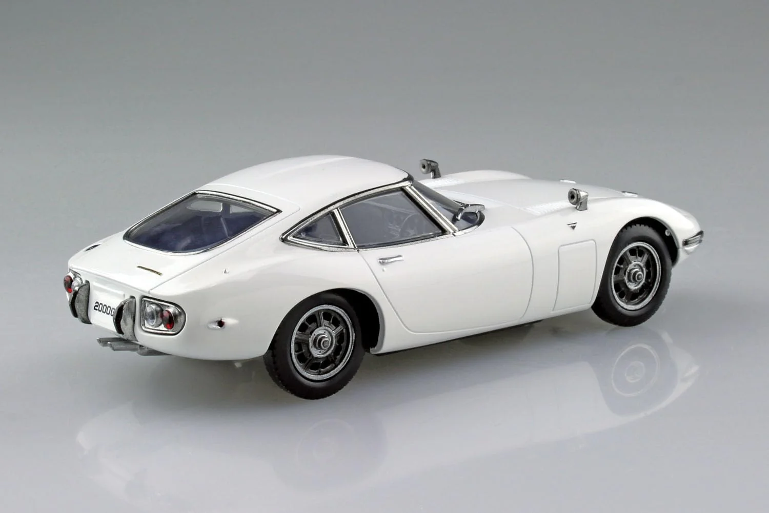 Aoshima 1/32 Snap Toyota 2000GT (Pegasus White) - Image 4