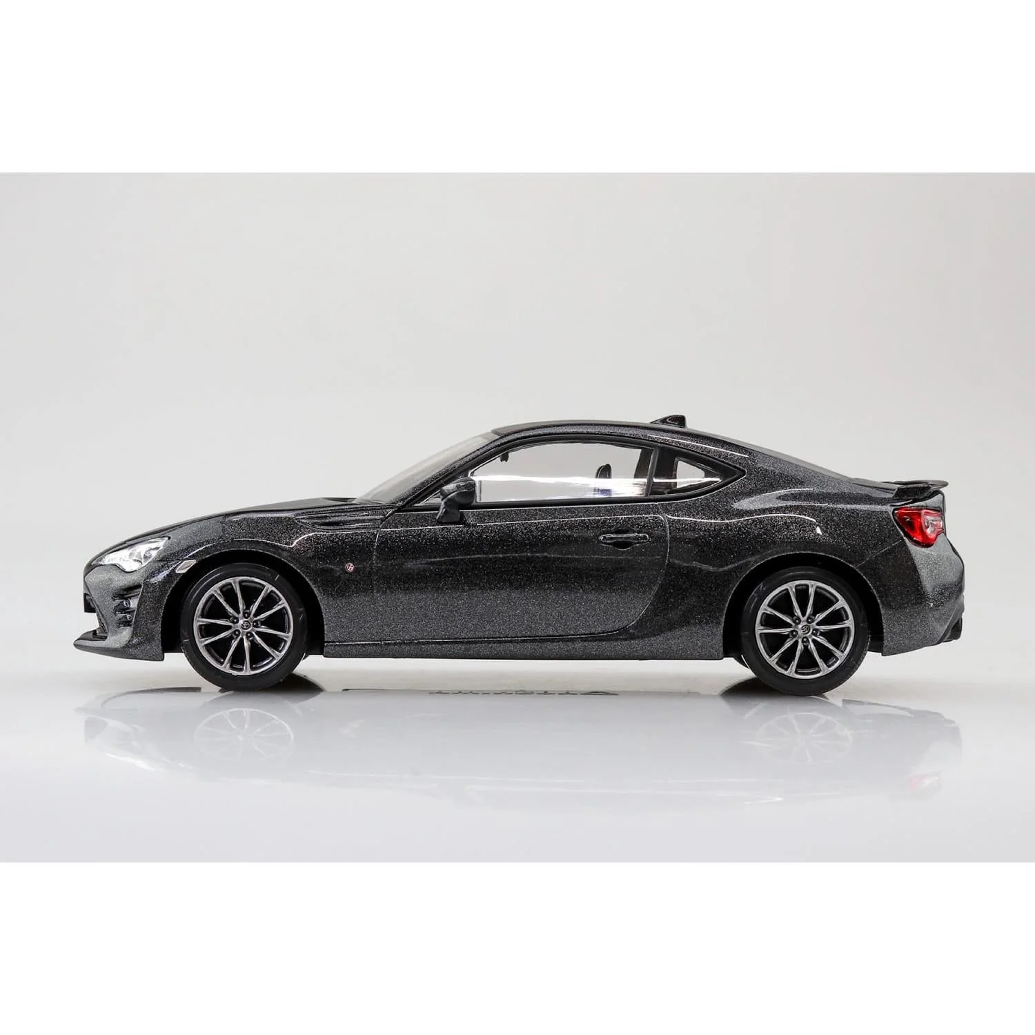 Aoshima 1/32 Snap Toyota 86 (Dark Gray Metallic) - Image 3