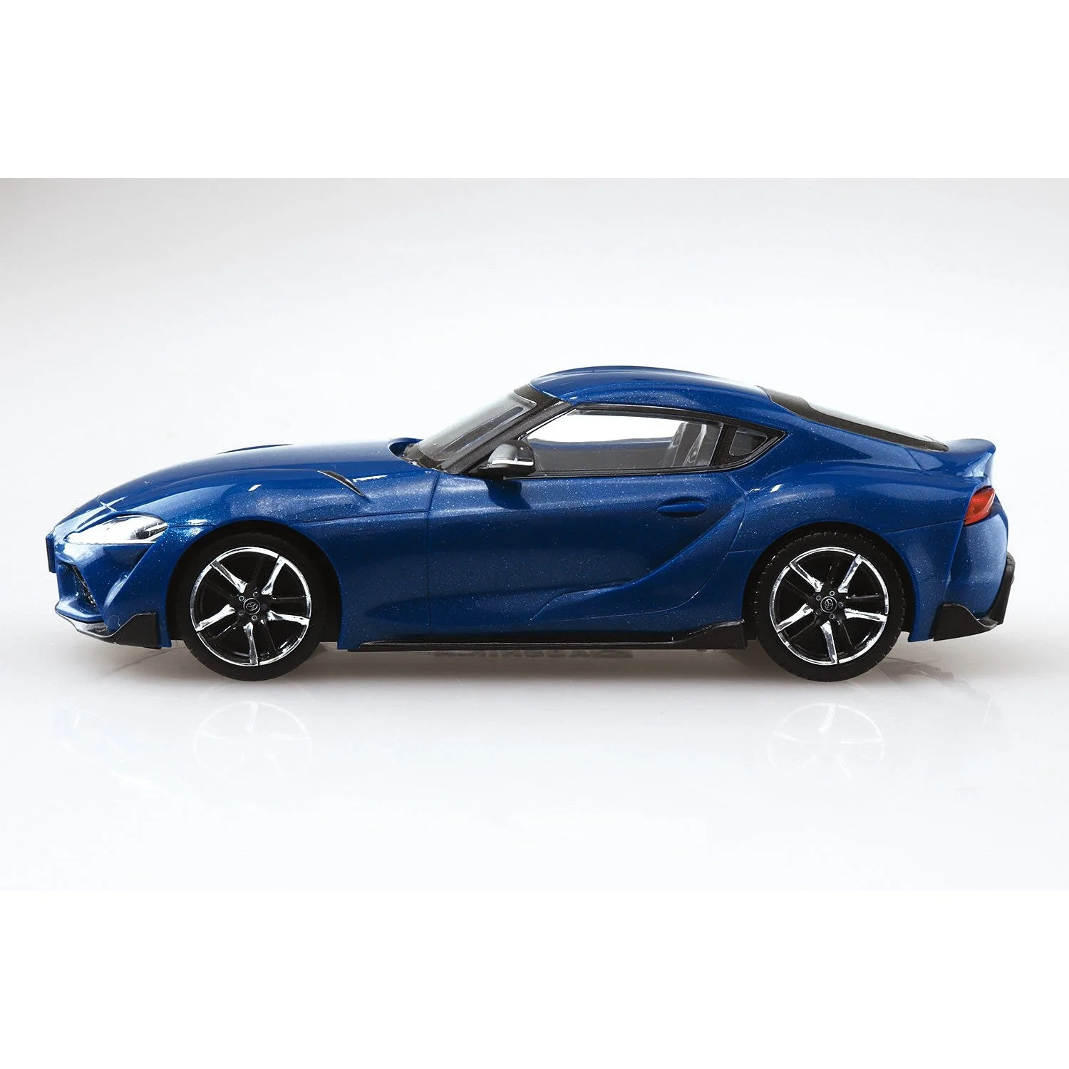 Aoshima 1/32 Snap Toyota GR Supra (Deep Blue Metallic) - Image 4