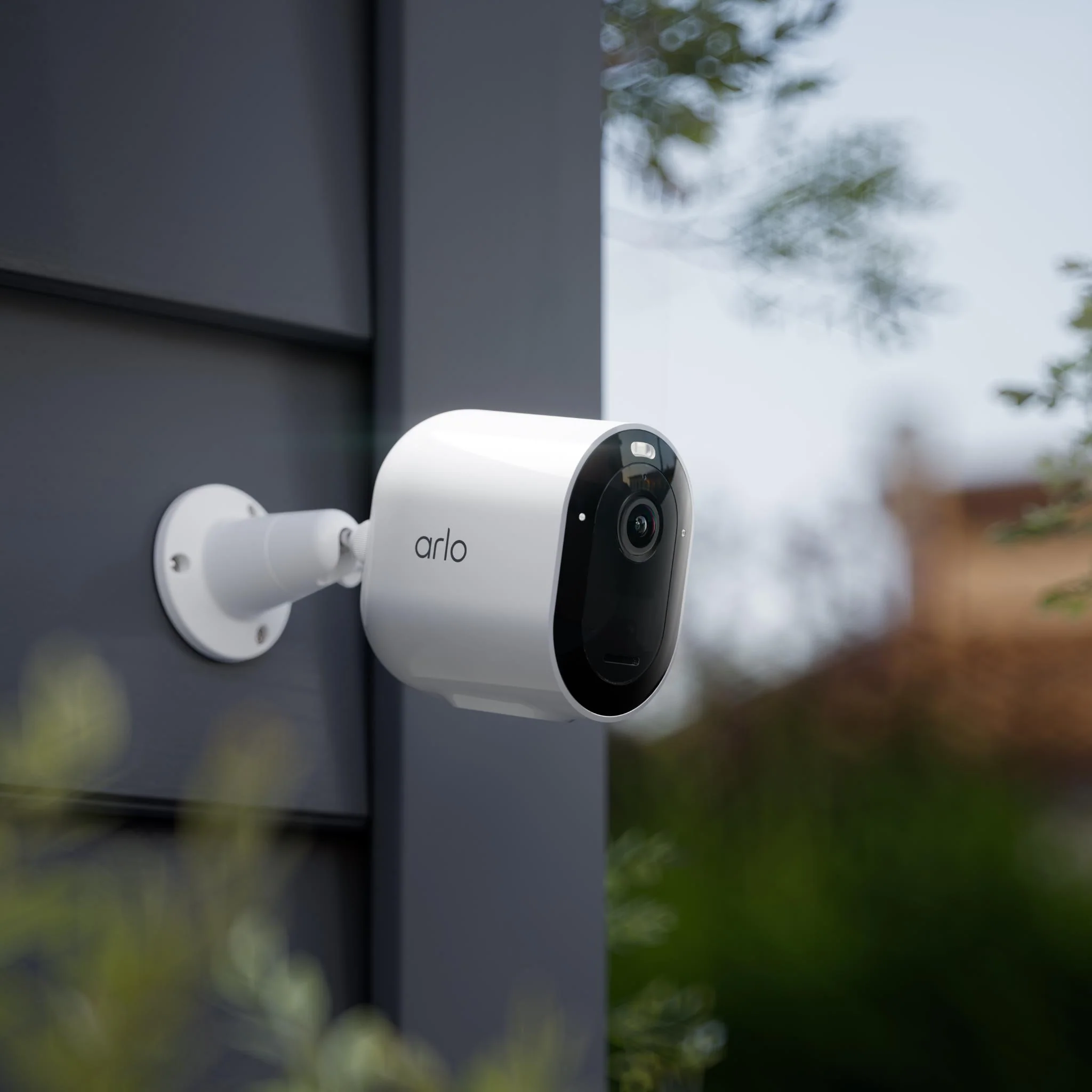 Arlo Pro 5 2K Spotlight Security Camera - Image 2