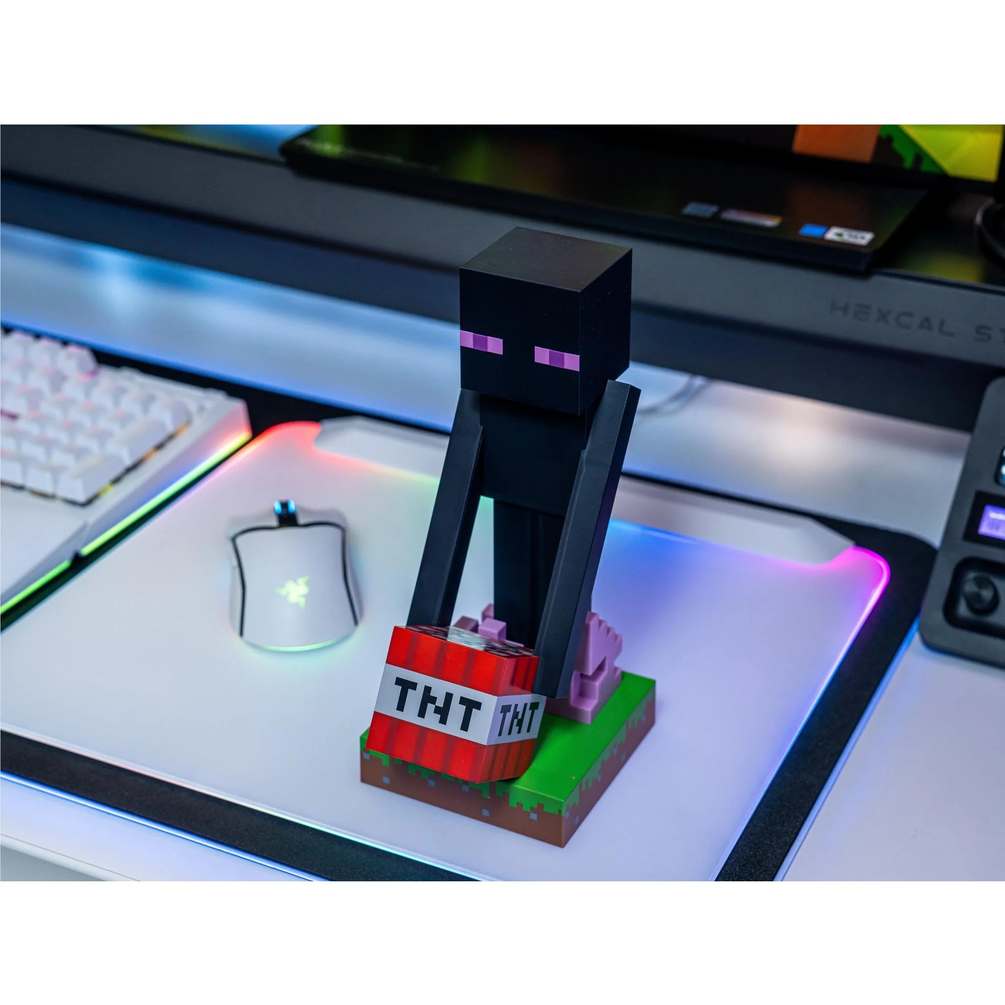 Minecraft: Enderman Cable Guy Controller and Phone Stand - Image 5