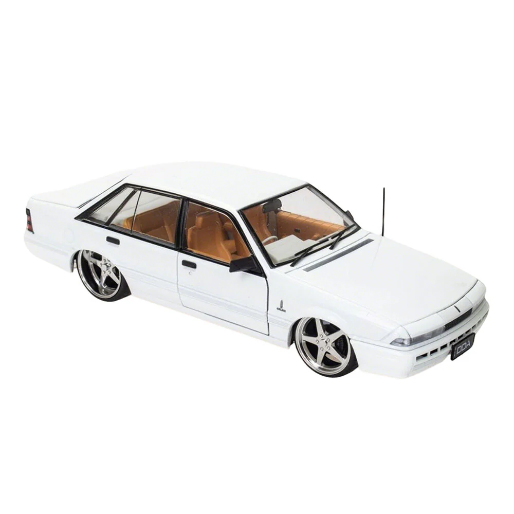 DDA 1:24 Scale Holden VL Calais Custom Metallic White Diecast Model Car Toy - Image 3
