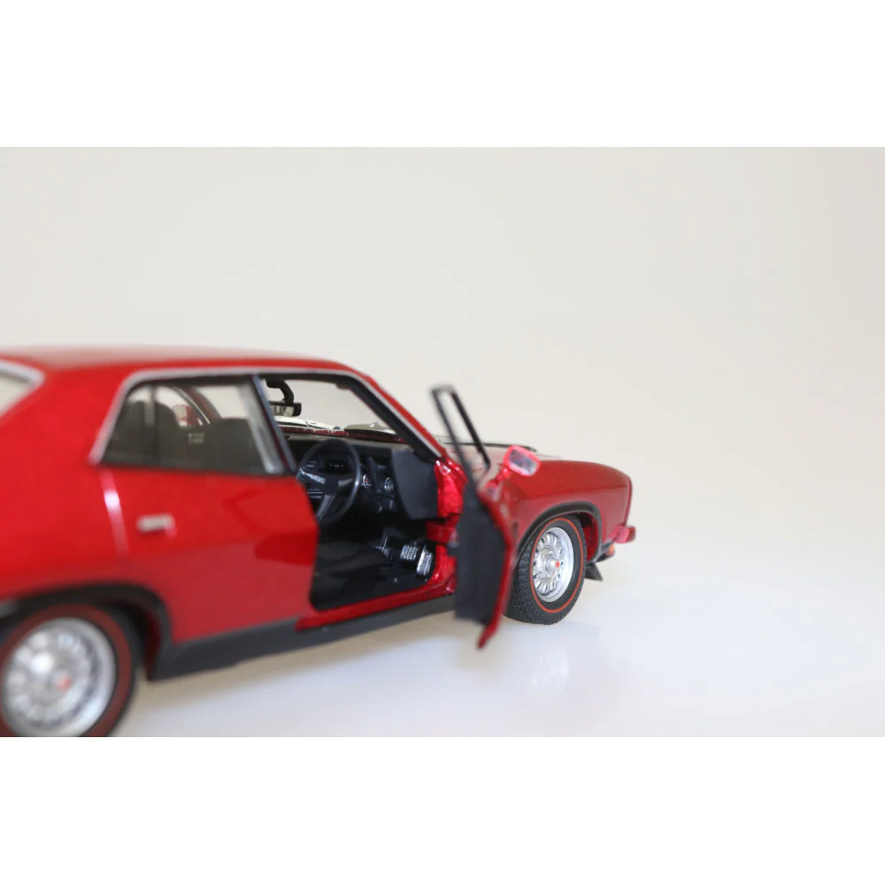 DDA Collectables 1/32 Red XB GT Ford 4 Door - Image 5