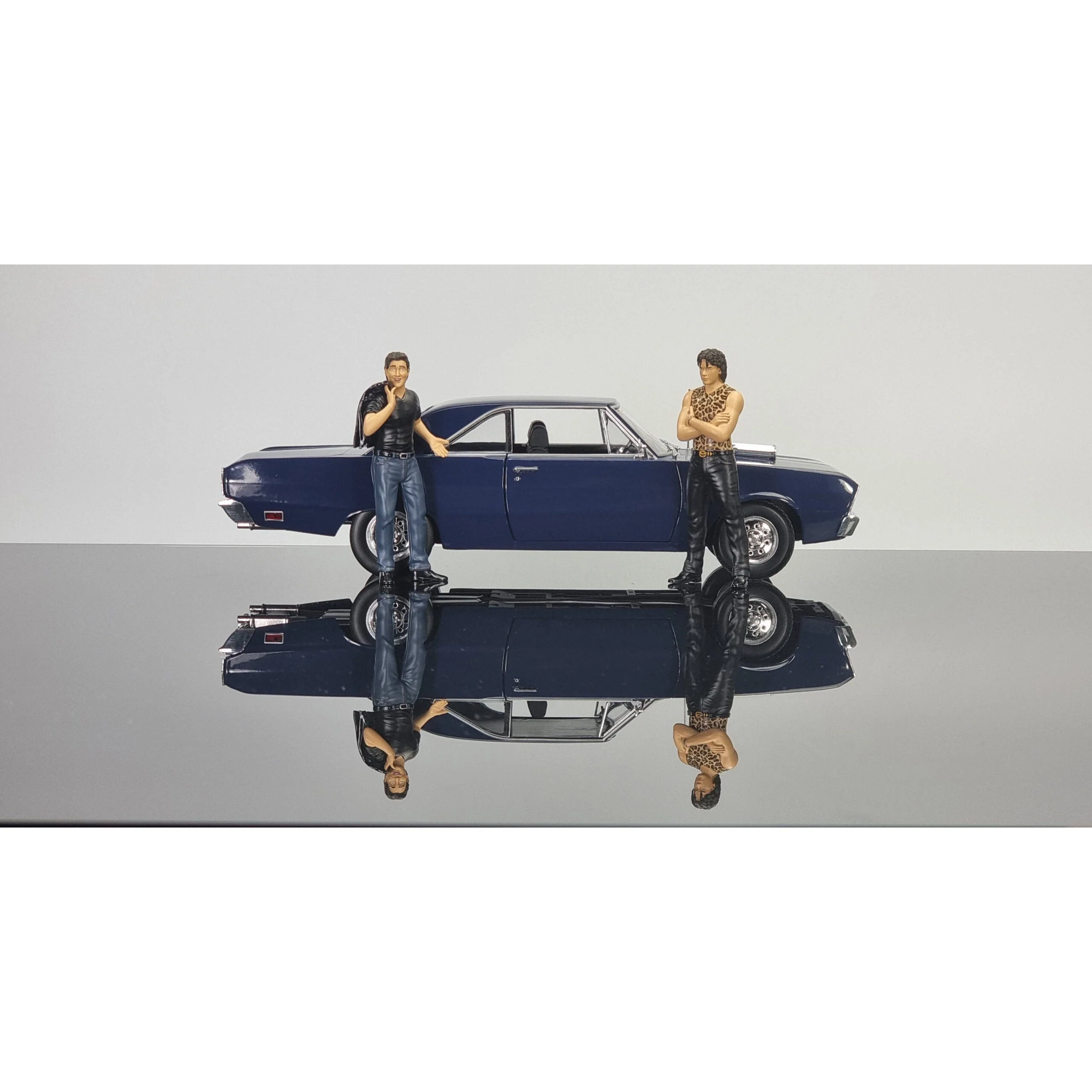 DDA Licensed 1:18 Scale Wog Boy 1969 VF Valiant With Figures Diecast Model Car - Image 5