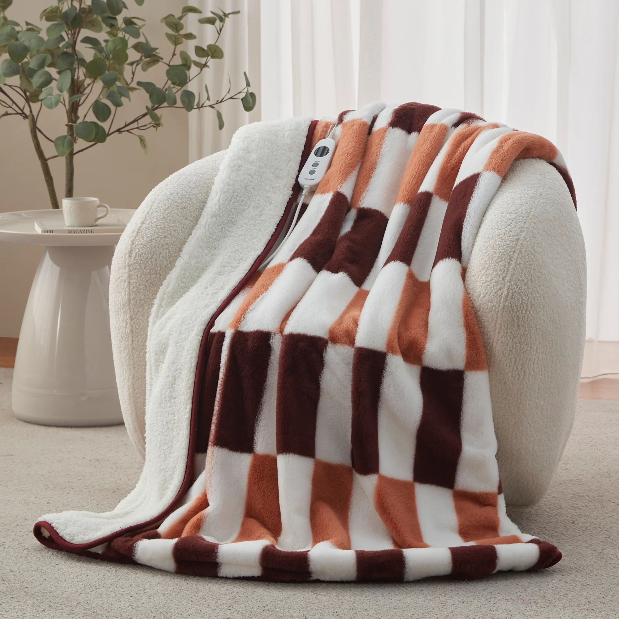 Dreamaker Alma Faux Fur Heated Throw [130x160cm] (Chocolate Mousse) - Image 2