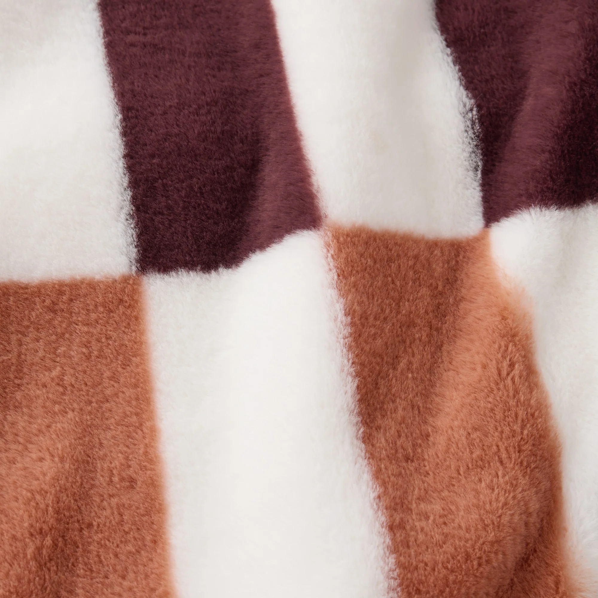 Dreamaker Alma Faux Fur Heated Throw [130x160cm] (Chocolate Mousse) - Image 4