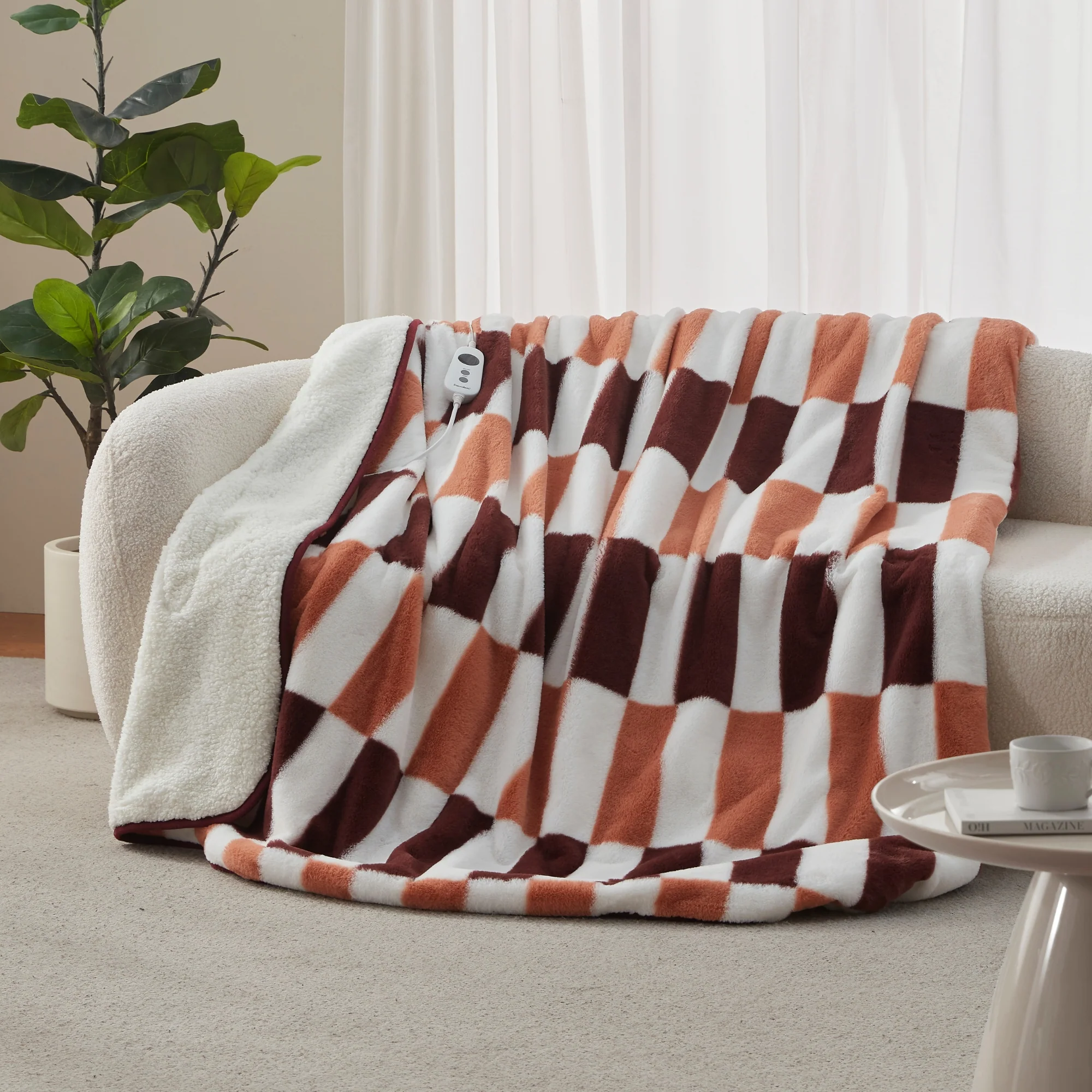 Dreamaker Alma Faux Fur Heated Throw [180x200cm] (Chocolate Mousse) - Image 2