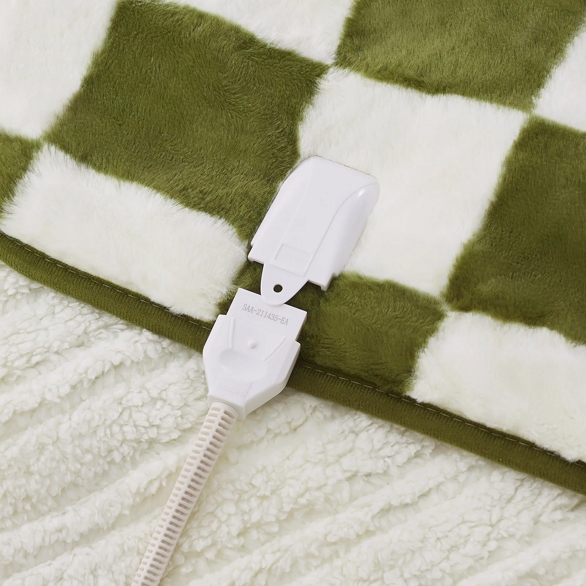 Dreamaker Checkered Plush Electric Heated Throw Blanket [130x160cm] (Olive/Cream) - Image 6