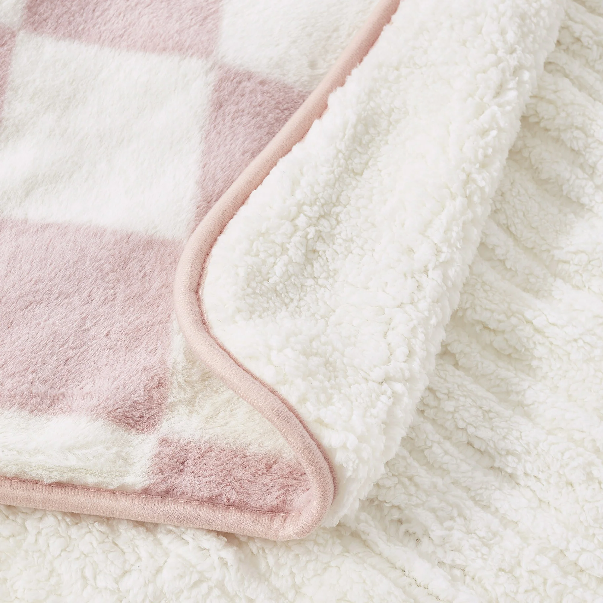 Dreamaker Checkered Plush Electric Heated Throw Blanket [130x160cm] (Pink/Cream) - Image 4