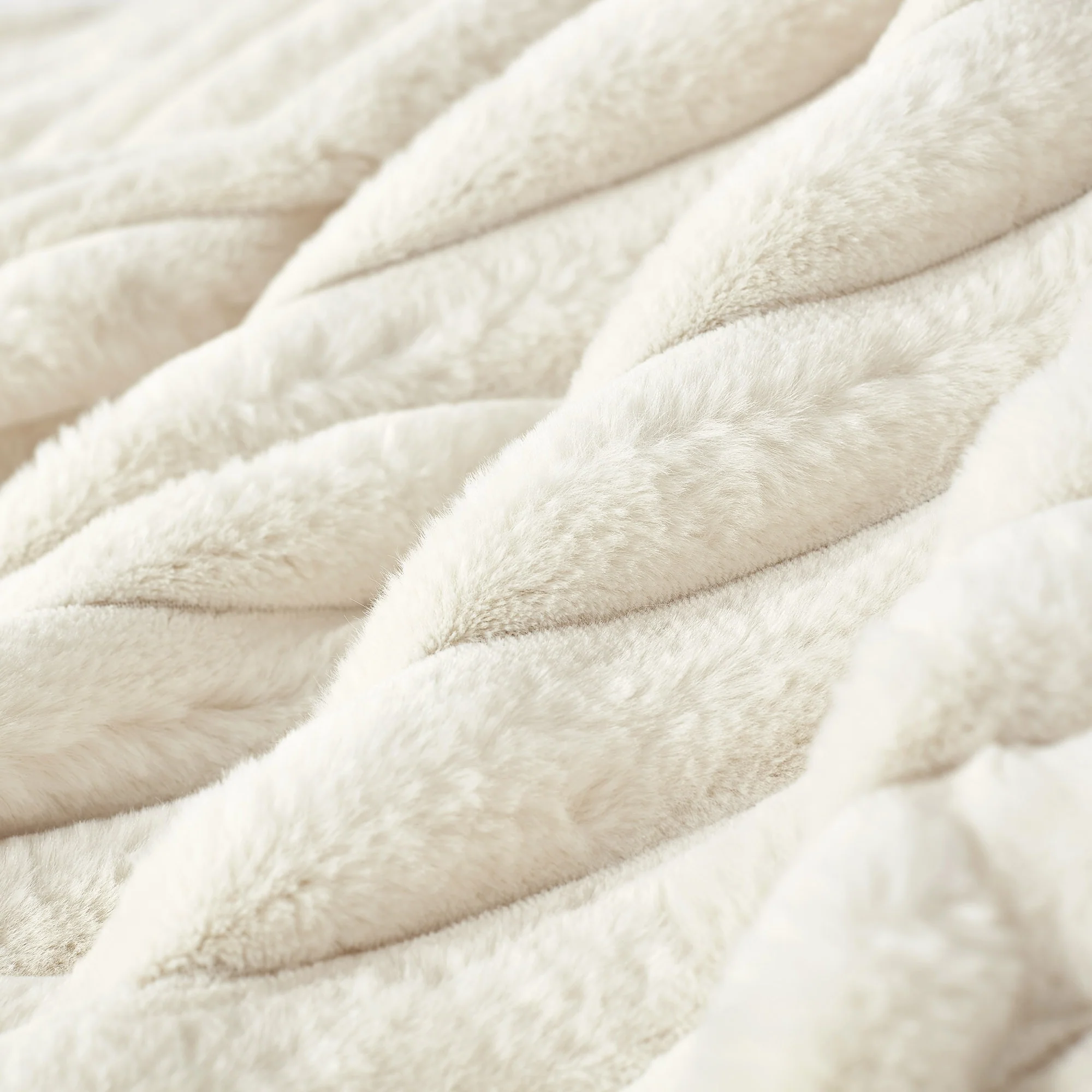 Dreamaker Chunky Embossed Fleece Electric Heated Throw Blanket [180x200cm] (Natural) - Image 3