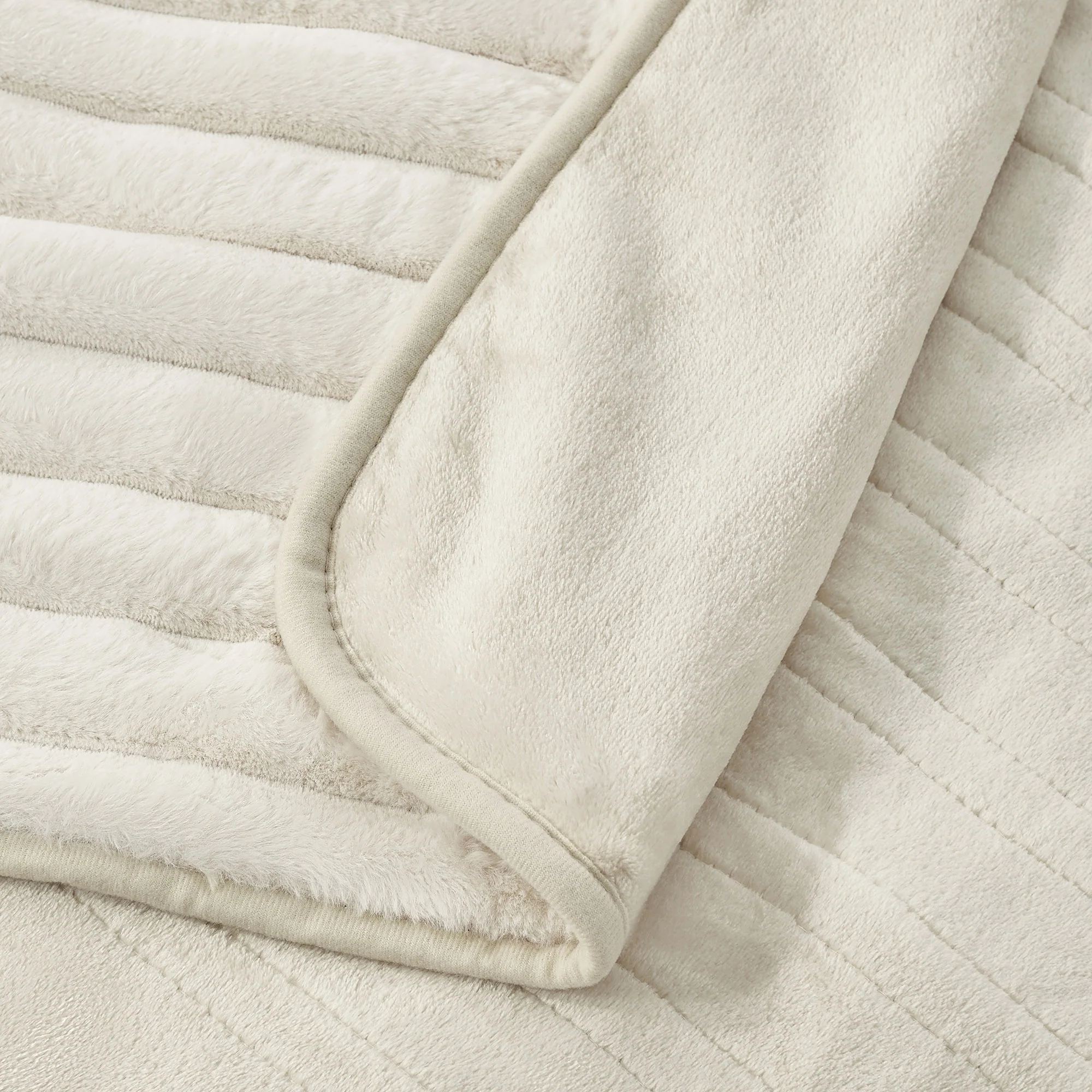 Dreamaker Chunky Embossed Fleece Electric Heated Throw Blanket [180x200cm] (Natural) - Image 4