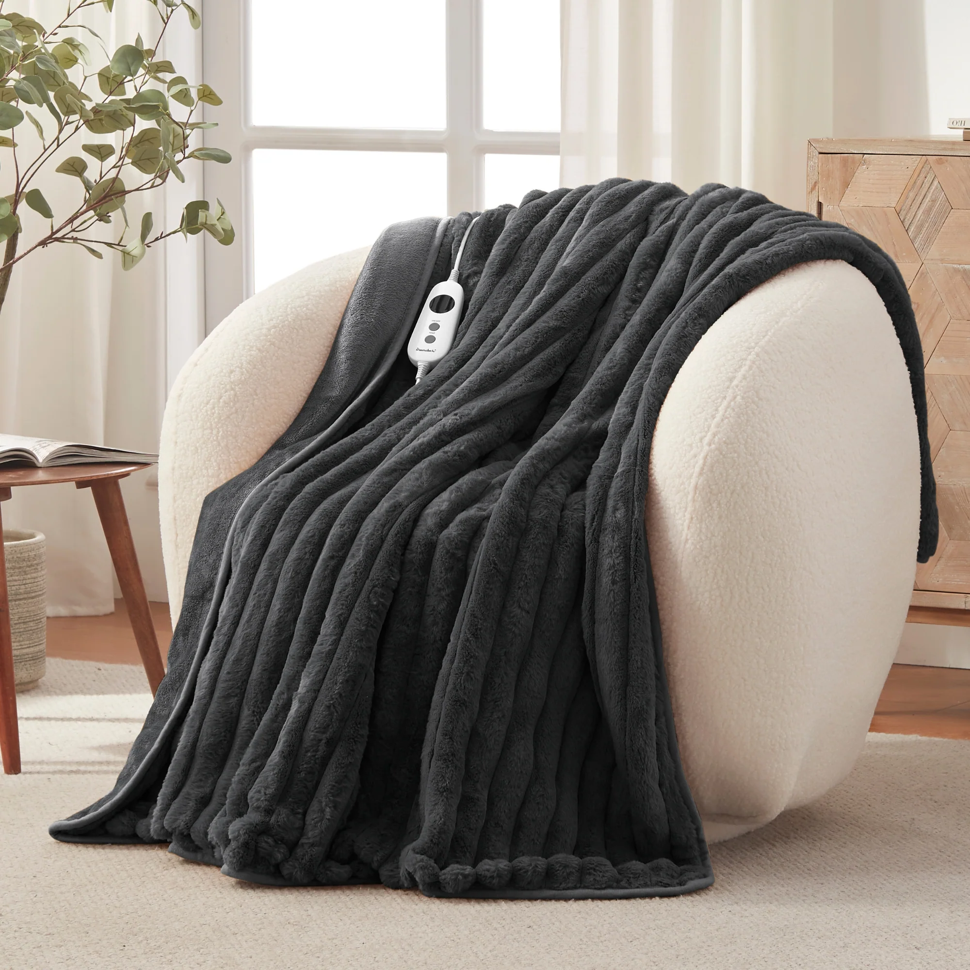 Dreamaker Cirra Chunky Embossed Fleece Heated Throw [130x160cm] (Charcoal) - Image 2