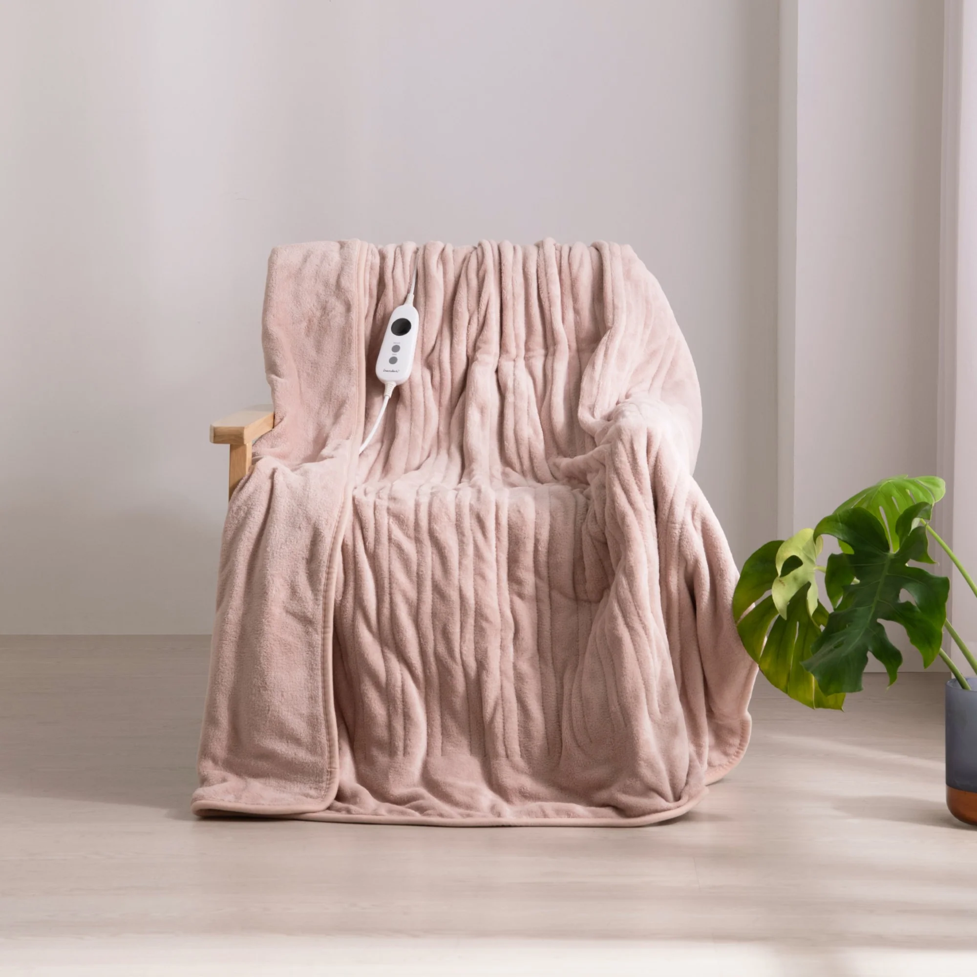 Dreamaker Coral Fleece Electric Heated Throw Blanket [130x160cm] (Blush Pink) - Image 2