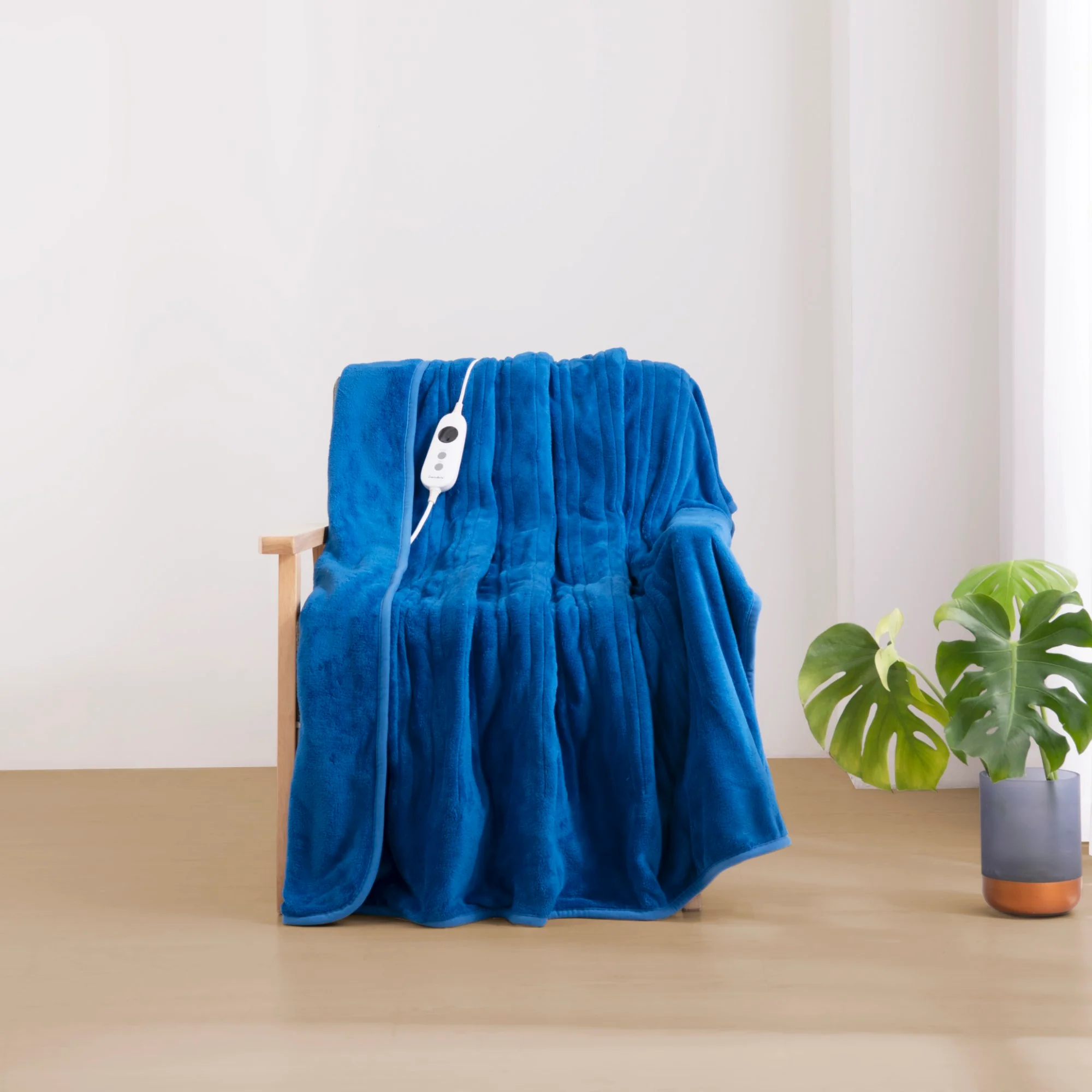 Dreamaker Coral Fleece Electric Heated Throw Blanket [130x160cm] (Classic Blue) - Image 2