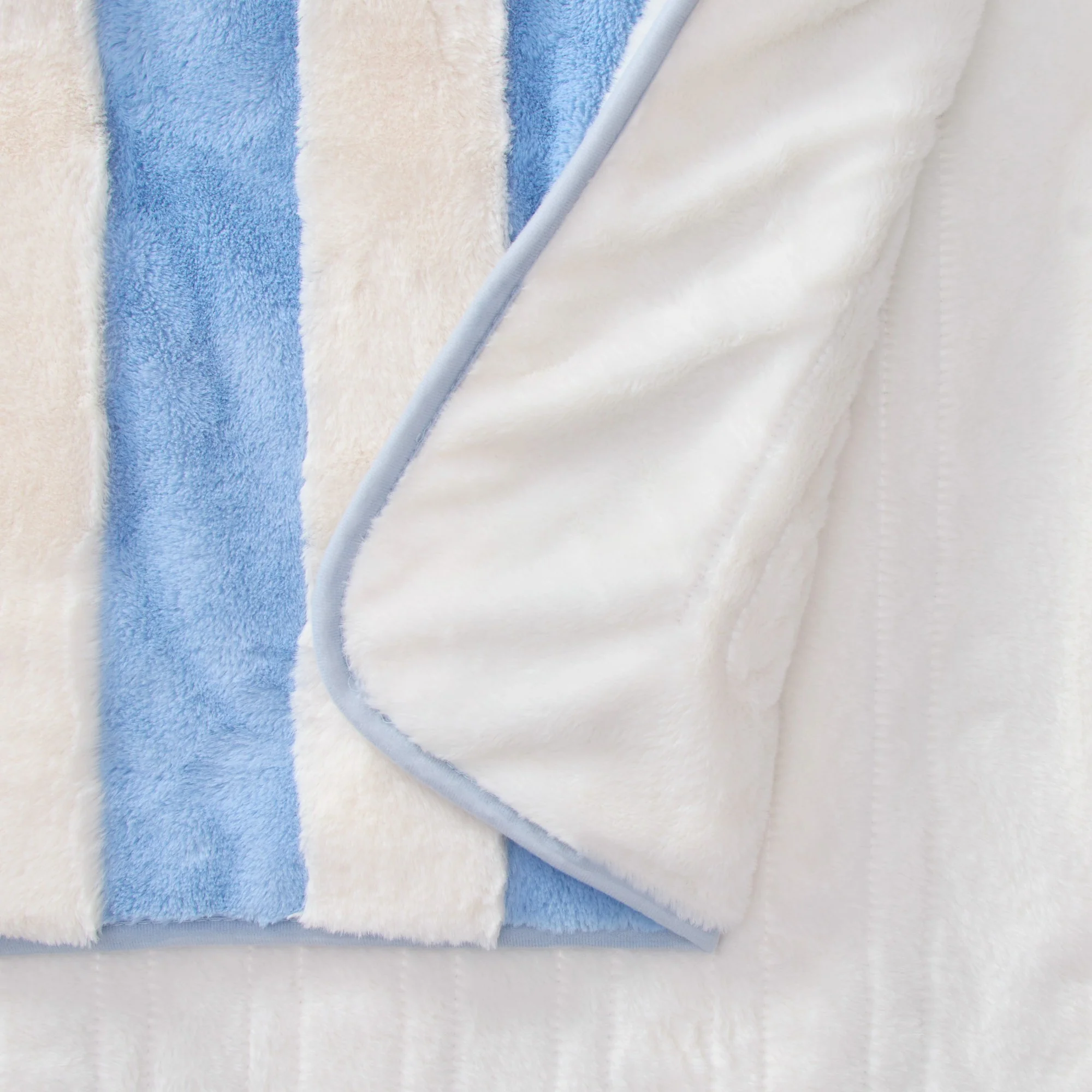 Dreamaker Denver Carved Stripe Faux Fur Heated Throw [130x160cm] (Sky) - Image 3