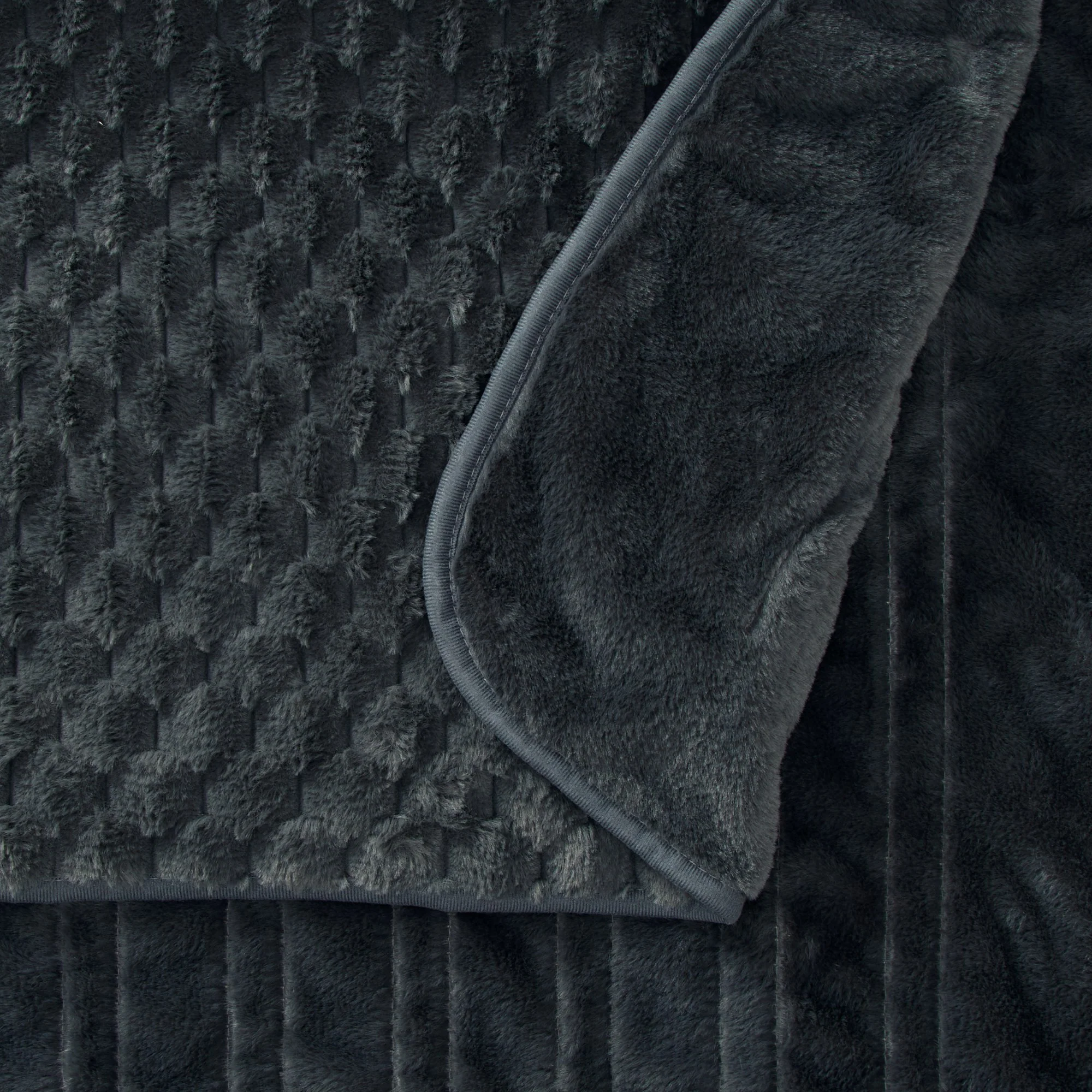 Dreamaker Emmett Textured Faux Fur Heated Throw [130x160cm] (Charcoal) - Image 3