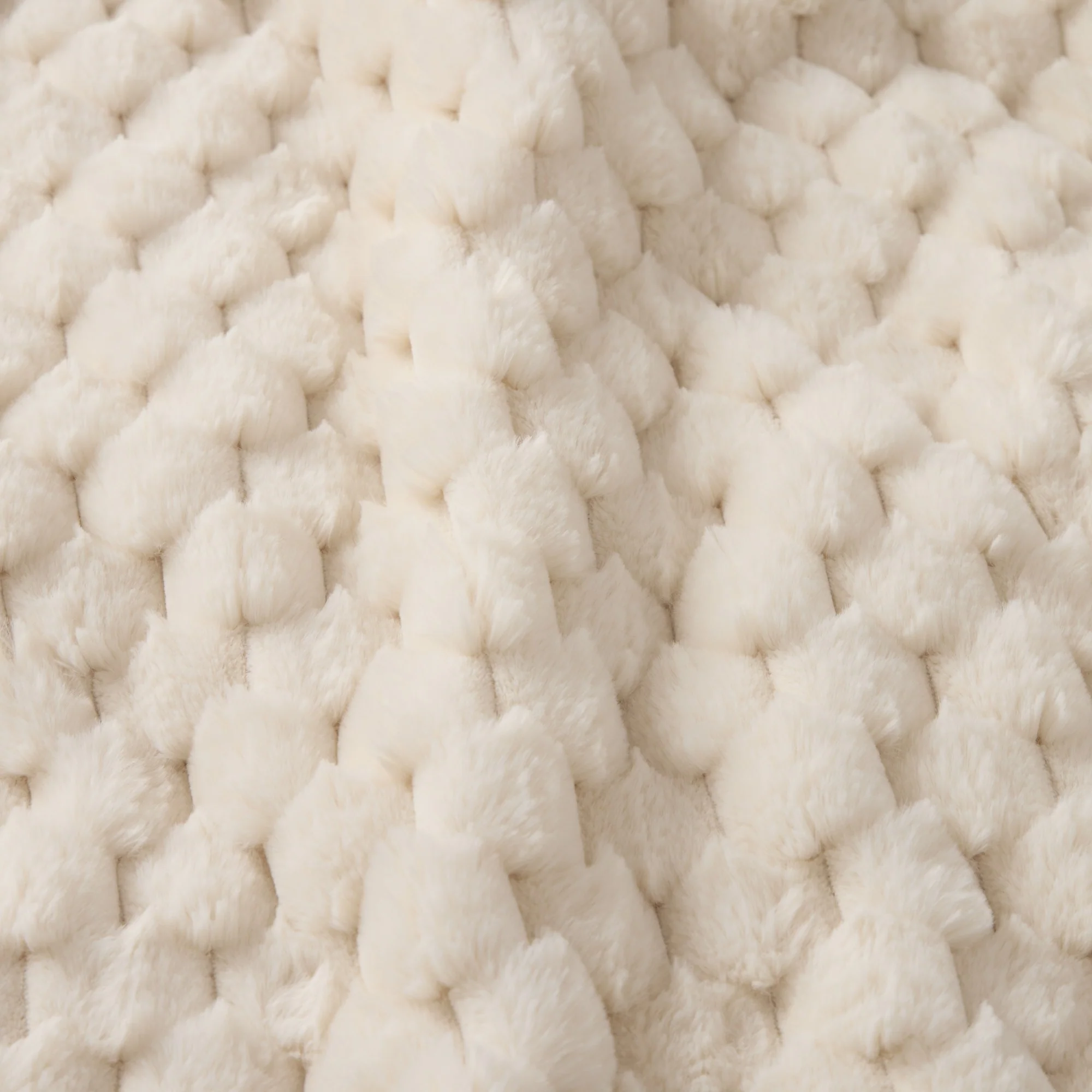 Dreamaker Emmett Textured Faux Fur Heated Throw [130x160cm] (Cream) - Image 5