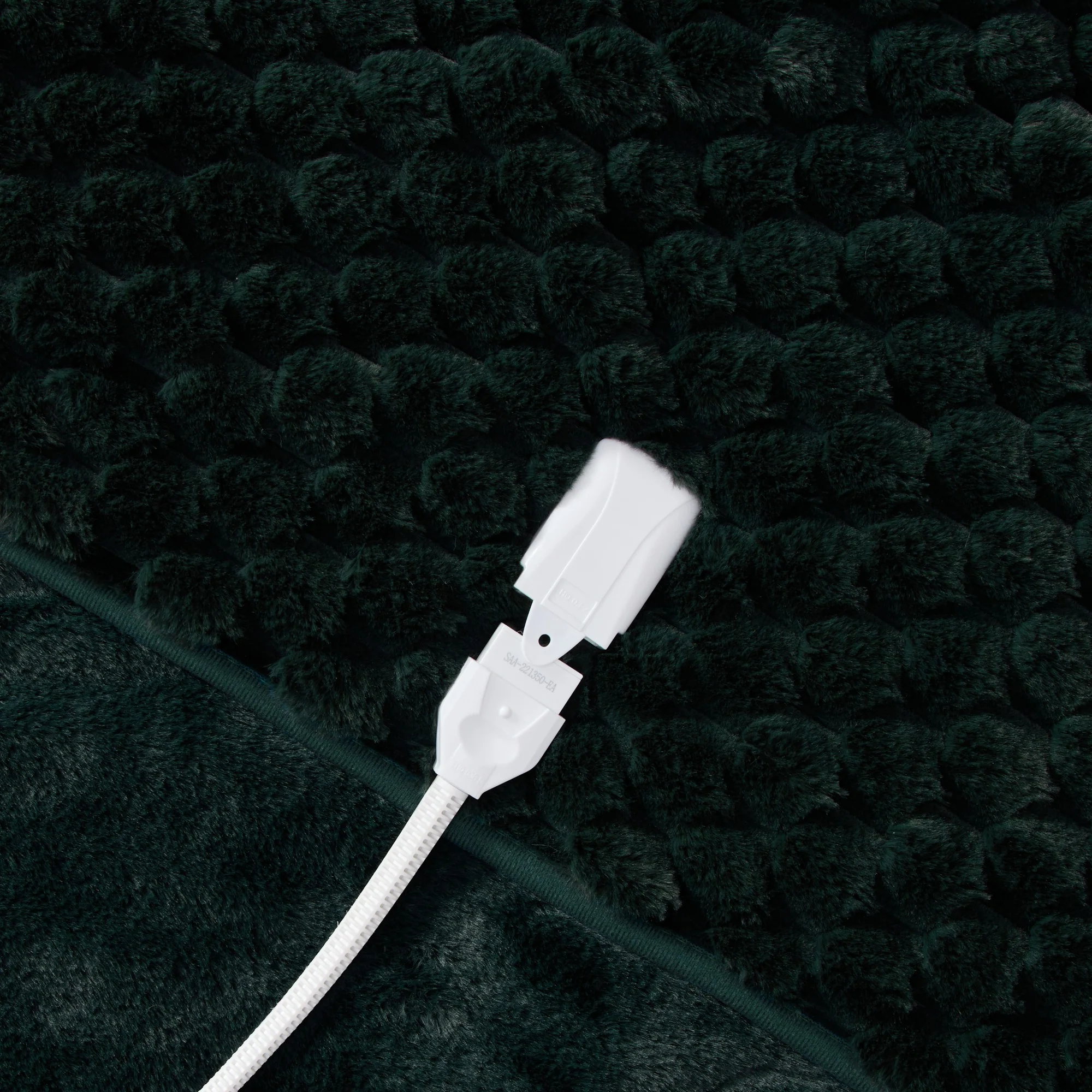 Dreamaker Emmett Textured Faux Fur Heated Throw [180x200cm] (Deep Teal) - Image 4