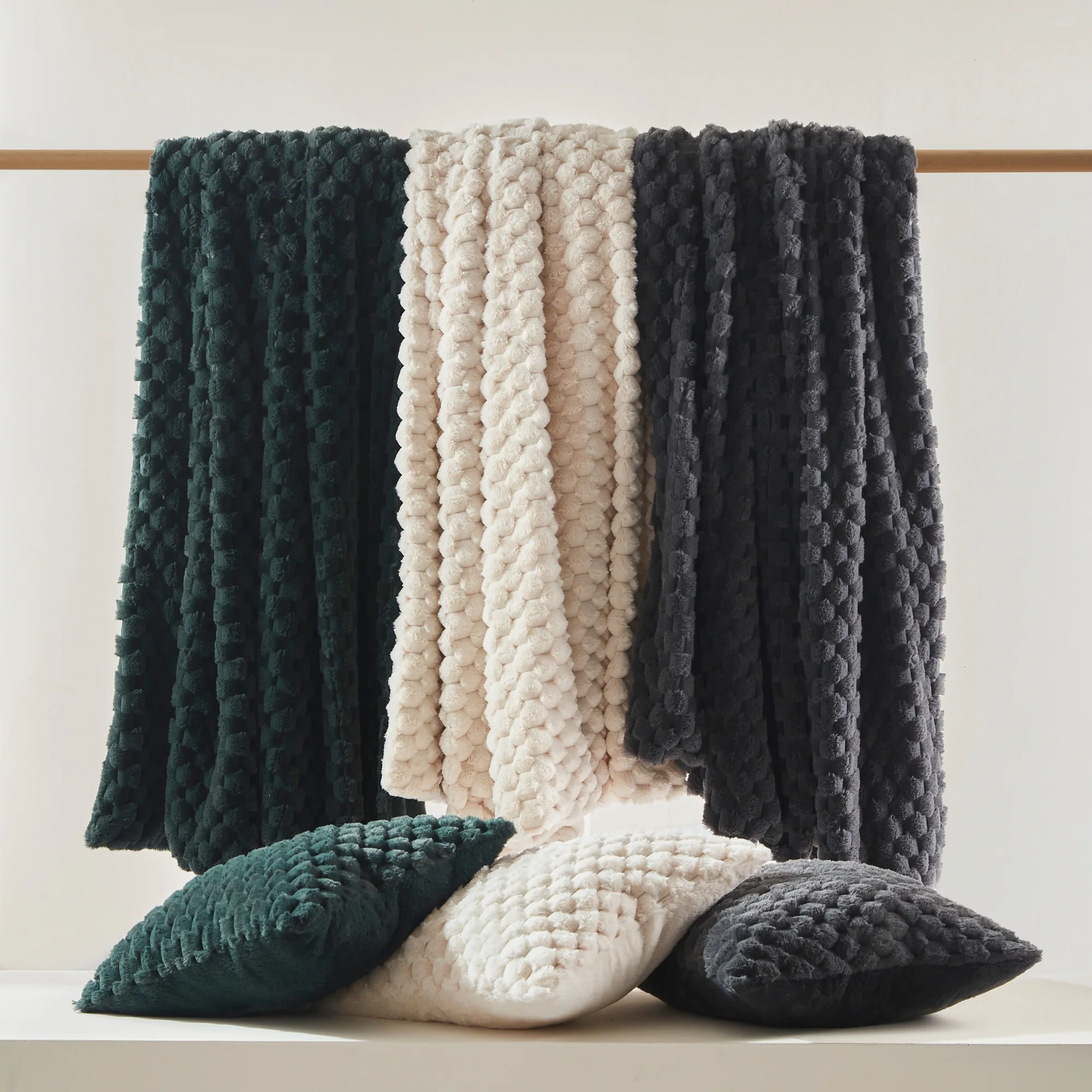 Dreamaker Emmett Textured Faux Fur Heated Throw [180x200cm] (Deep Teal) - Image 9