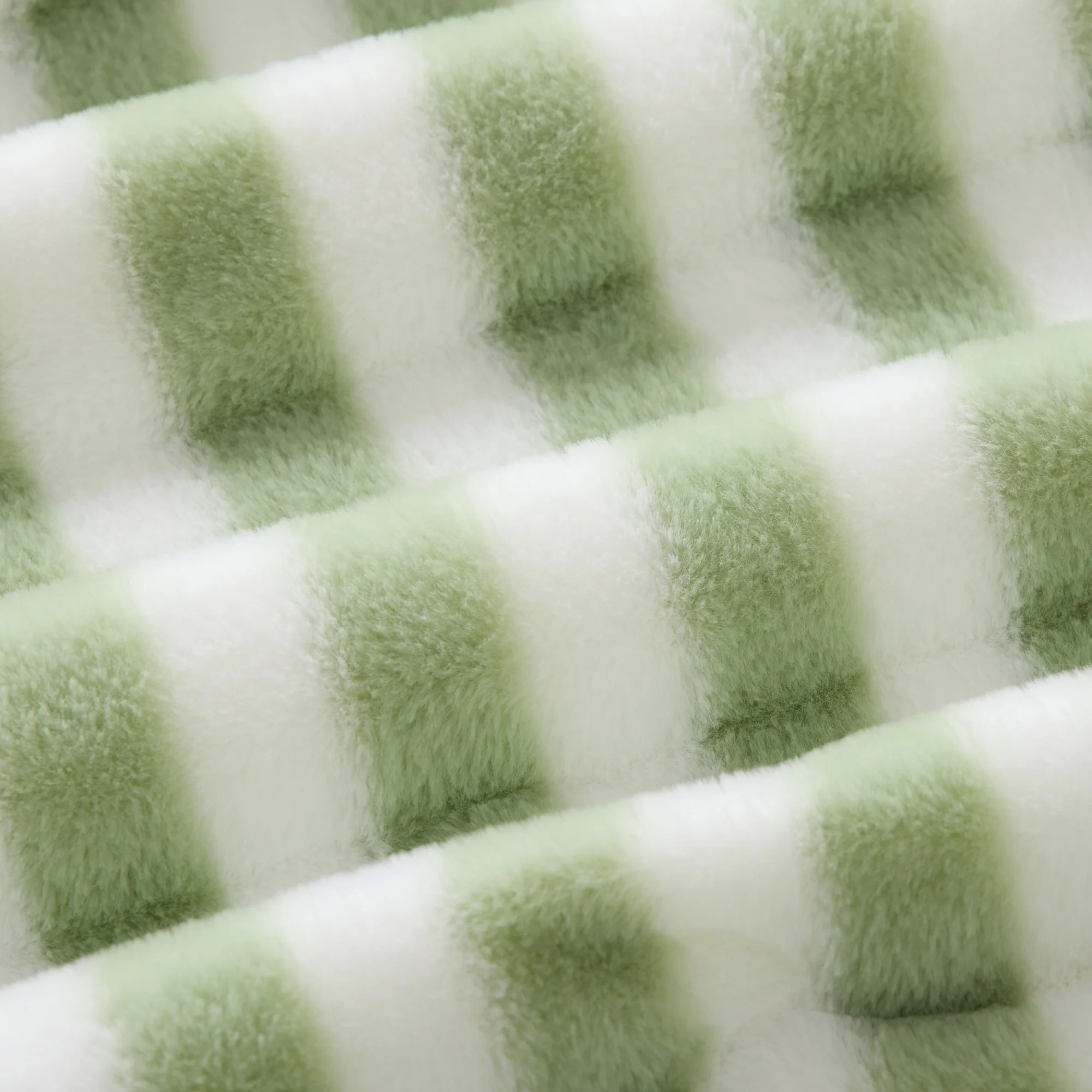 Dreamaker Linea Faux Fur Heated Throw [130x160cm] (Olive) - Image 4
