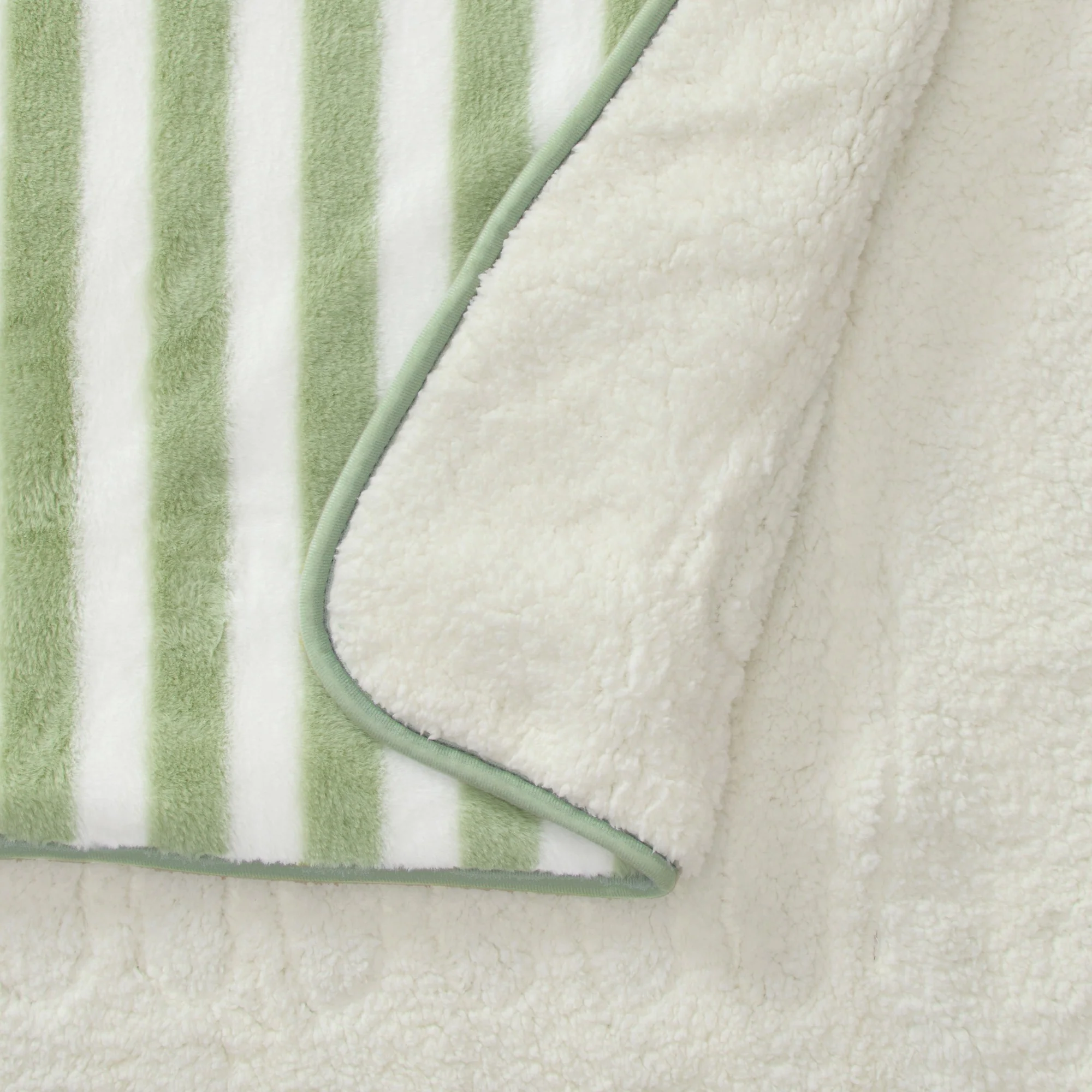 Dreamaker Linea Faux Fur Heated Throw [180x200cm] (Olive) - Image 3