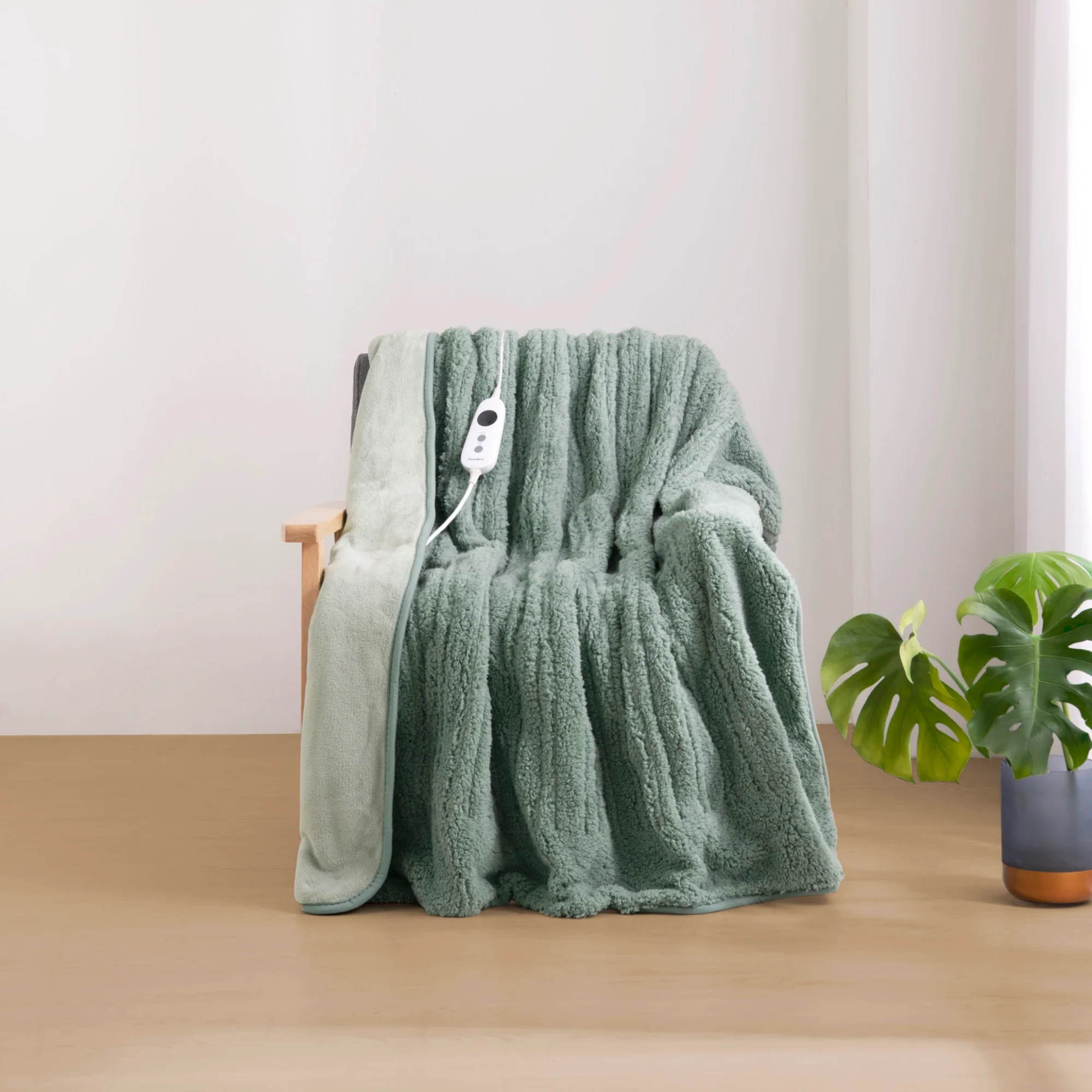 Dreamaker Reversible Sherpa & Coral Fleece Electric Heated Throw Blanket [130x160cm] (Olive/Sage) - Image 2