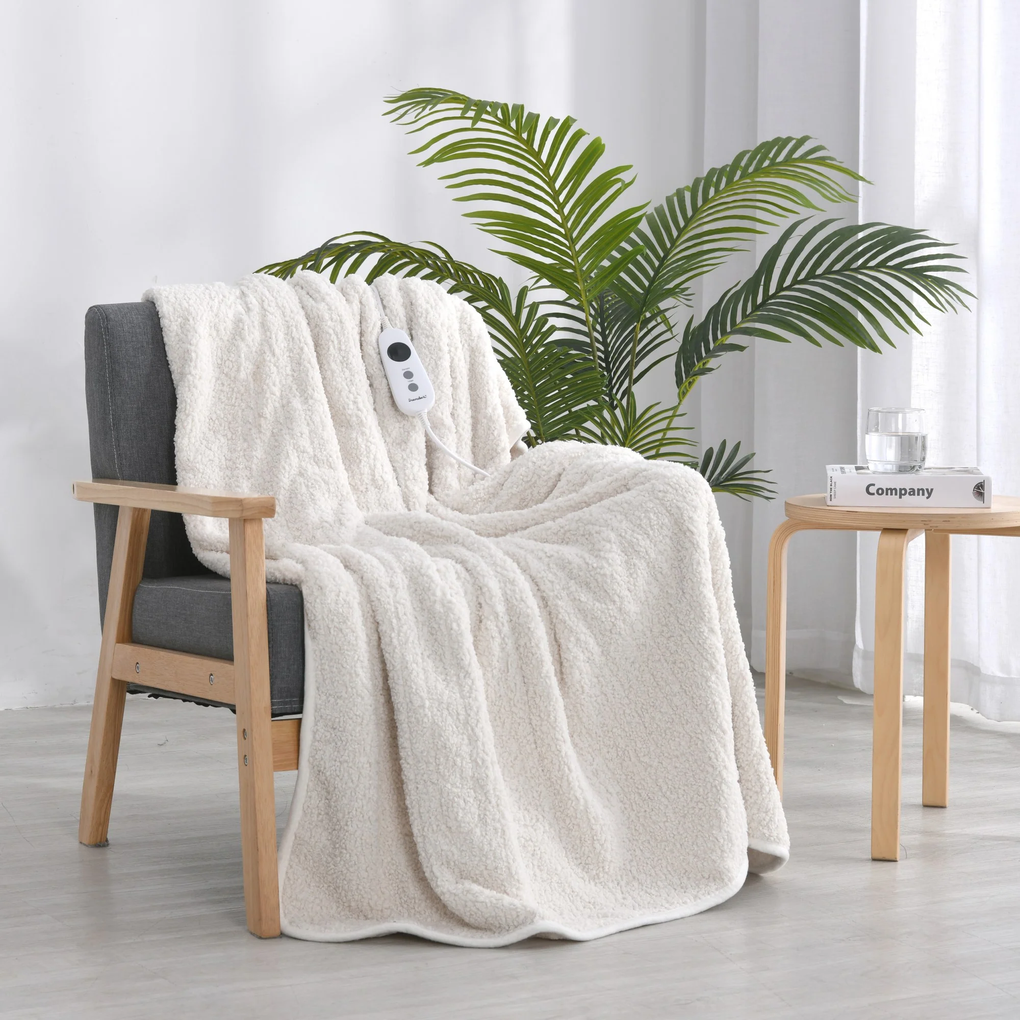 Dreamaker Teddy Fleece Electric Heated Throw Blanket [130x160cm] (Cream) - Image 2