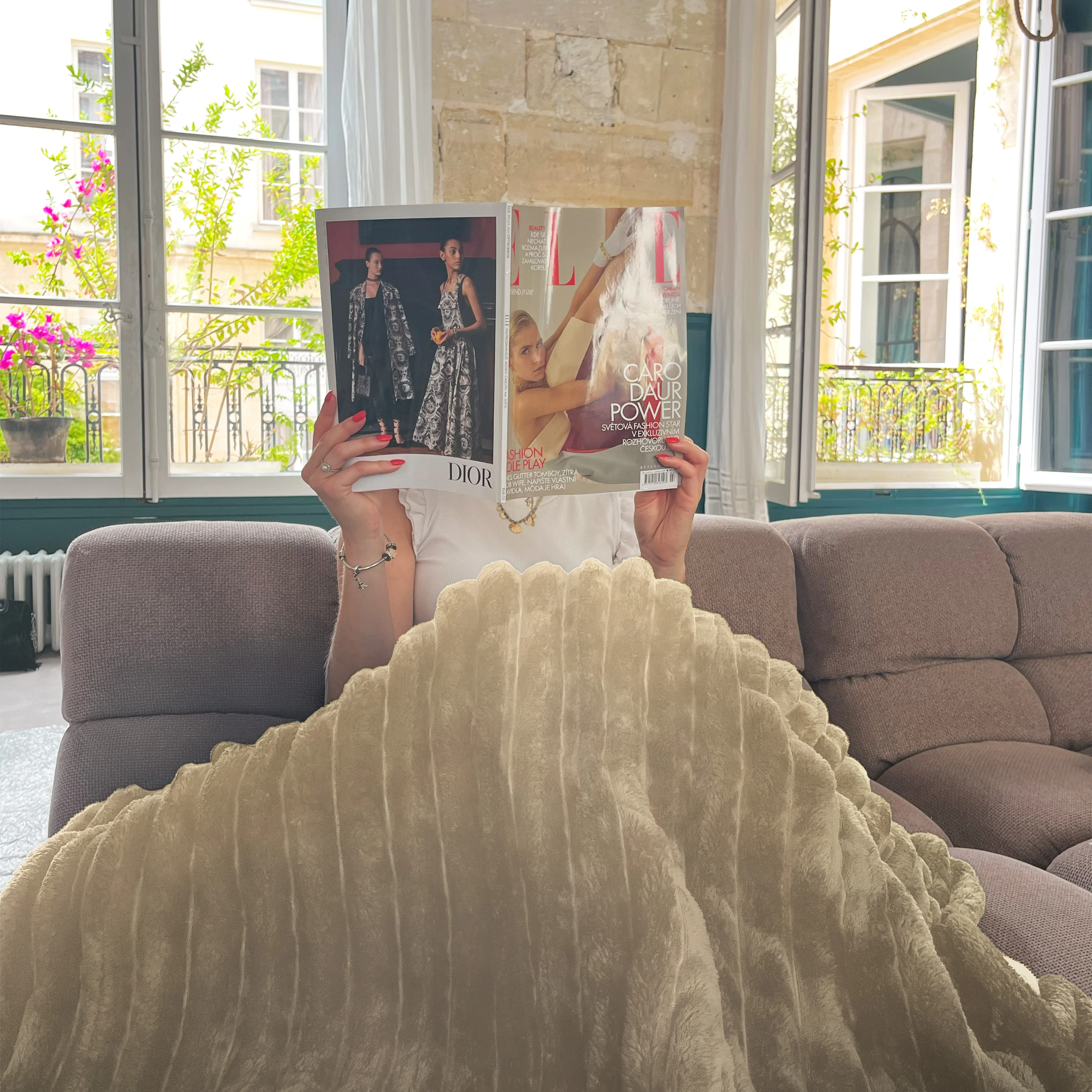 ELLE Heated Throw Blanket (Vanilla Cream) - Image 4