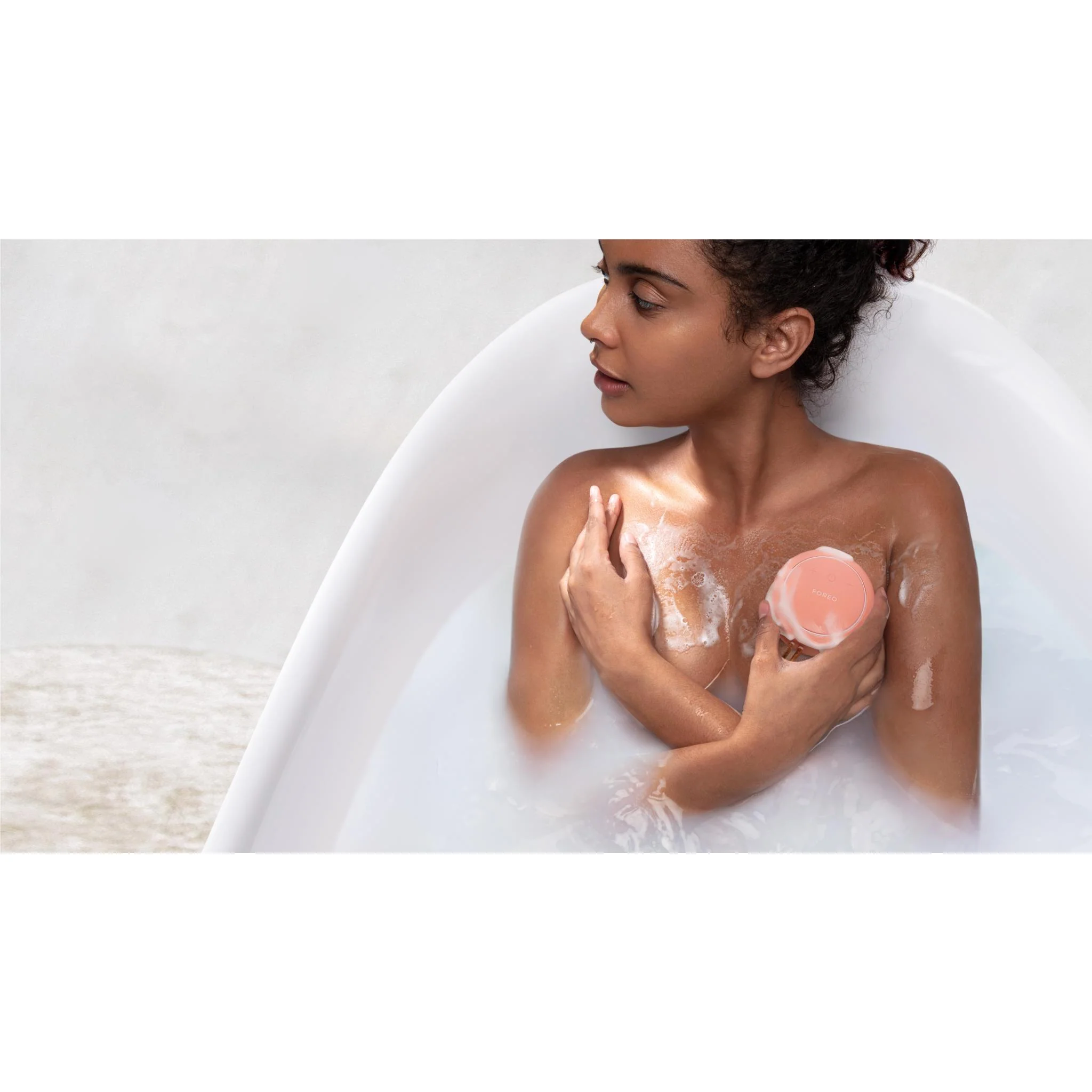 Foreo Luna 4 Body Brush (Peach) - Image 8