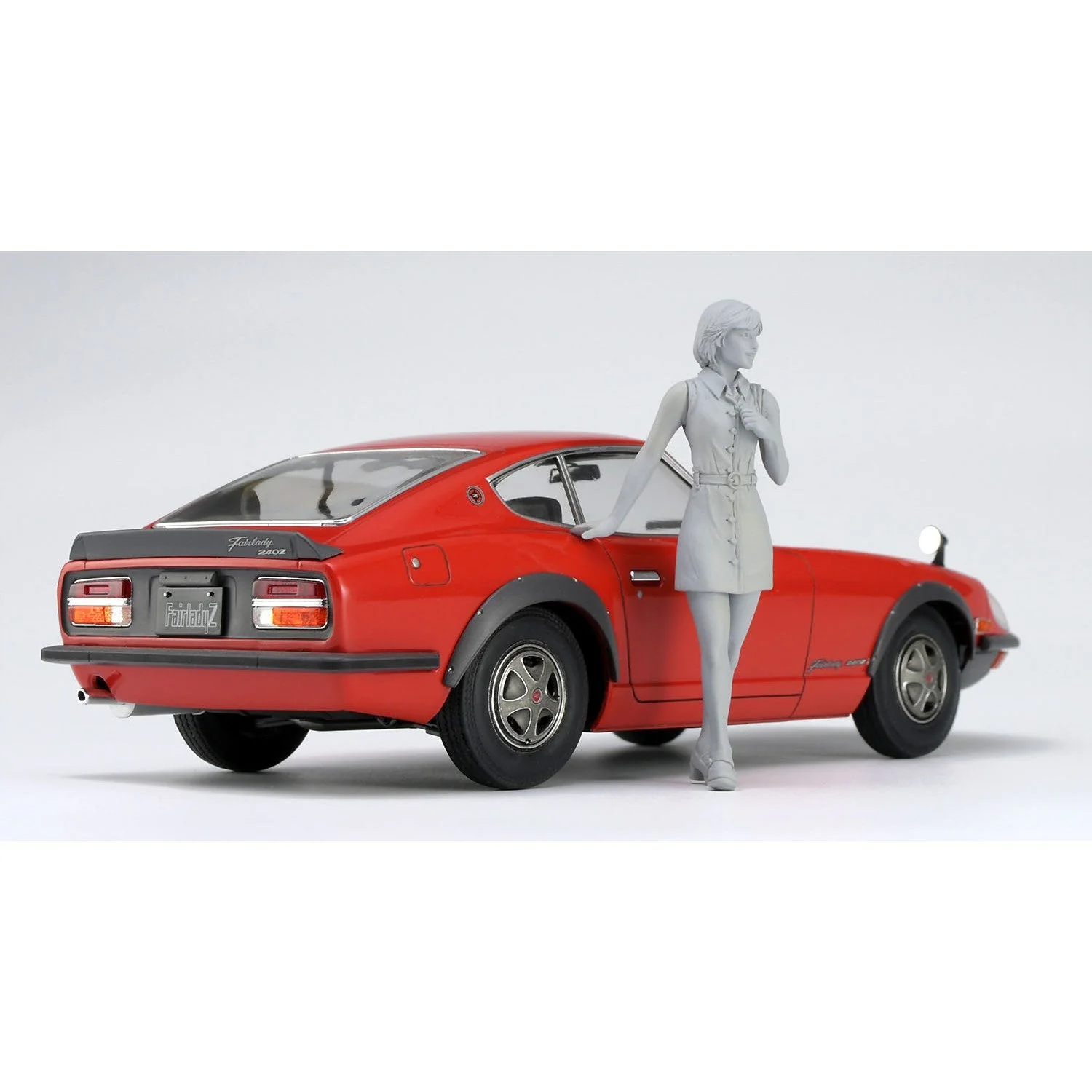 Hasegawa 1/24 Nissan Fairlady 240ZG with 70s Girls Figure - Image 4