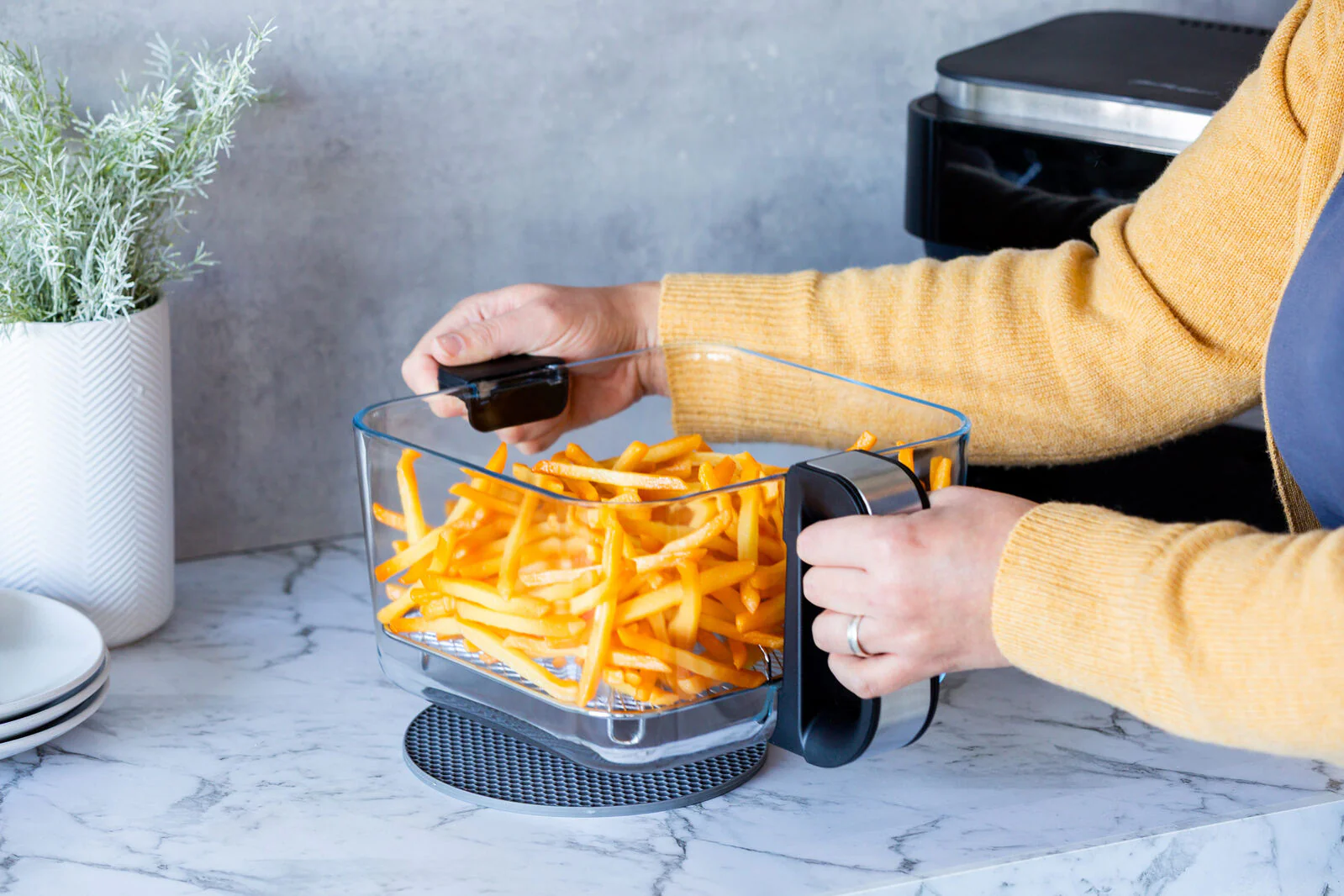 Healthy Choice 6L Digital Air Fryer with Glass Basket - Image 4