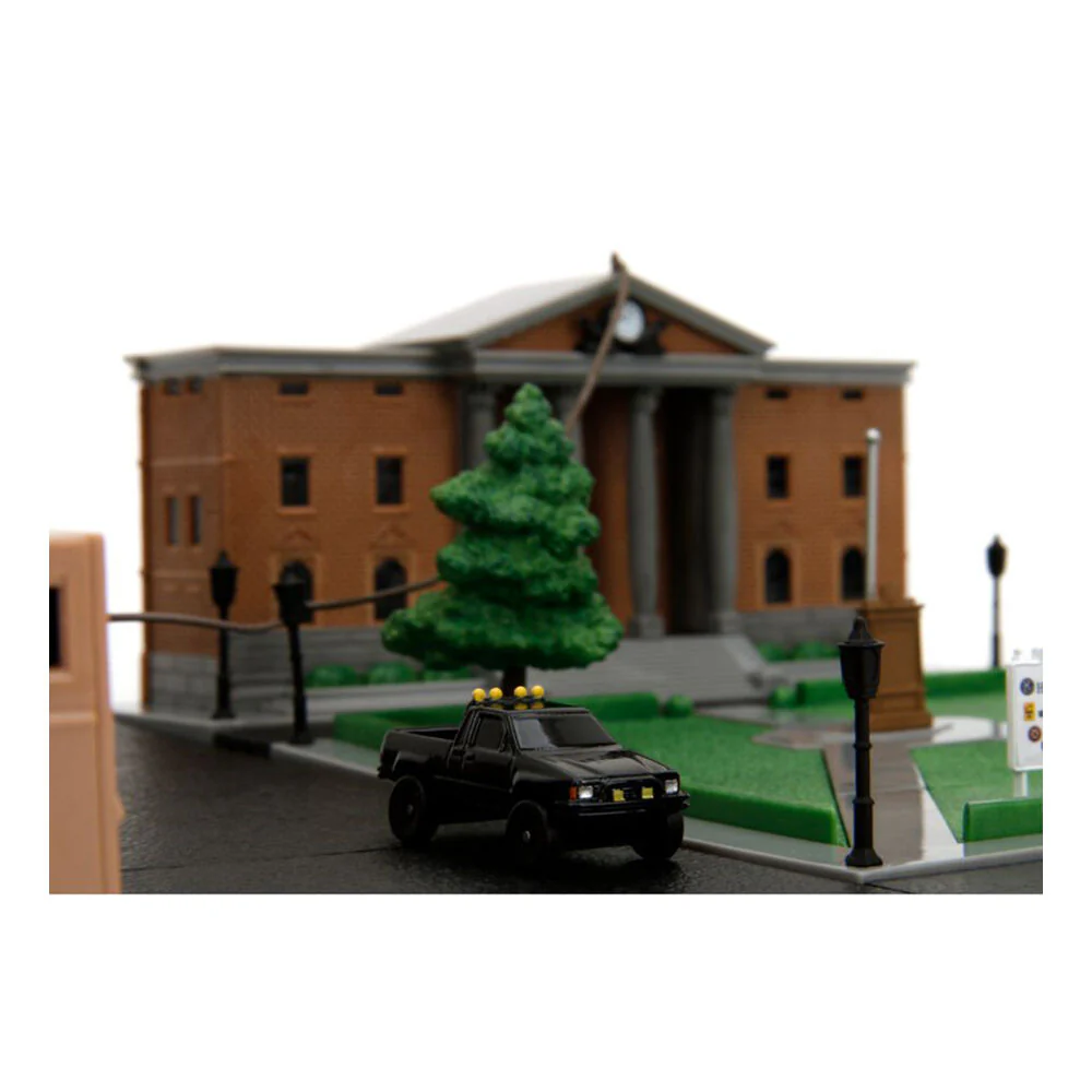 Jada Back To The Future 1.65" Nano Scene Hill Valley Courthouse With 2 Vehicles - Image 5