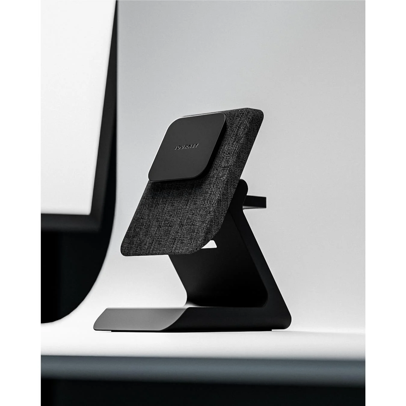 Journey Summit Ultra 3-in-1 Qi2 25W Wireless Charger (Black) - Image 6