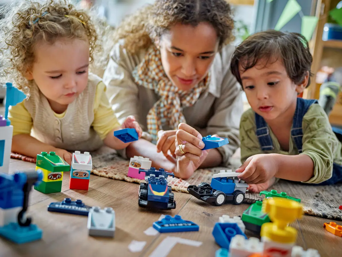 LEGO 10445 F1® Team Race Cars & Drivers - Duplo - Image 9