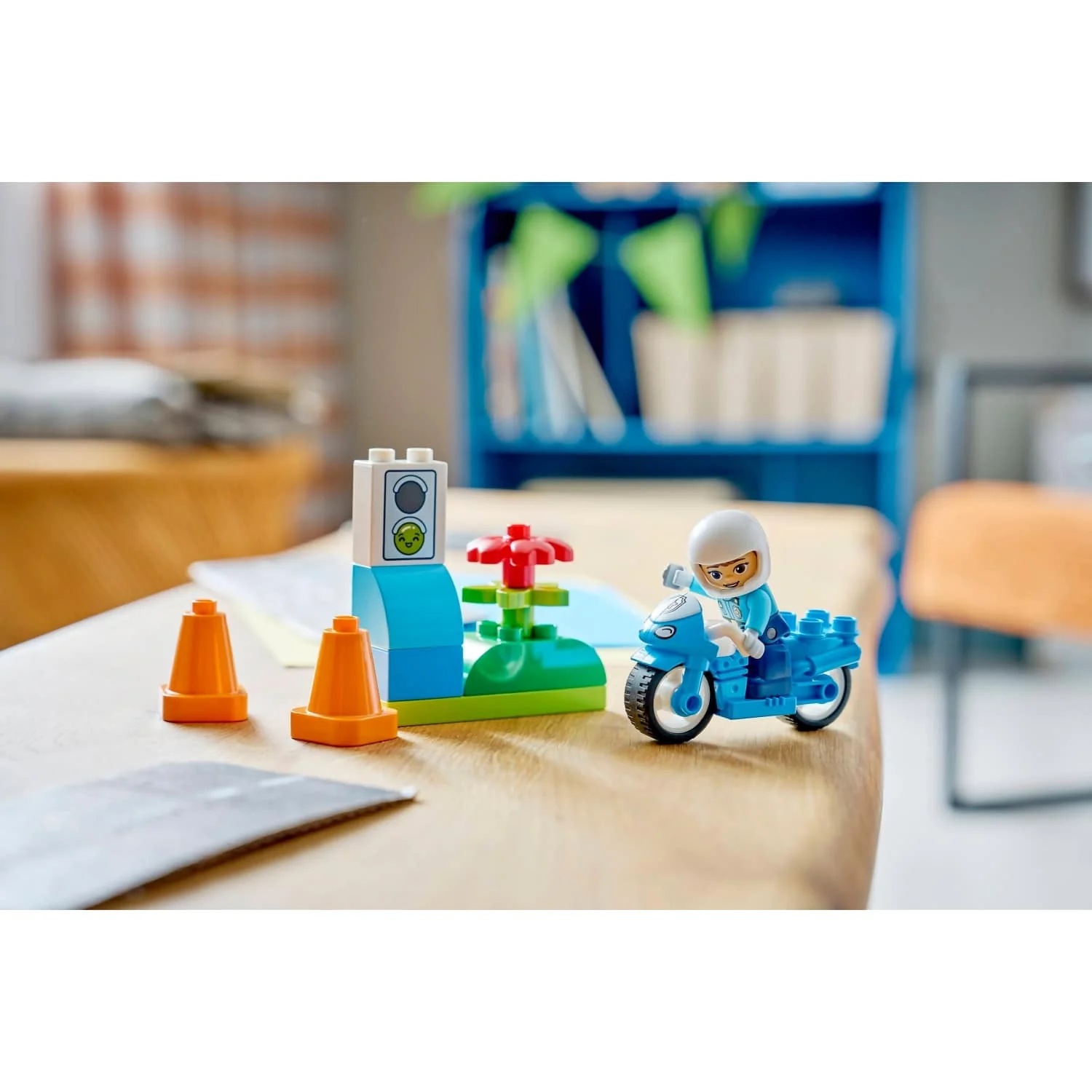 LEGO 10471 Blue Police Motorcycle - Duplo - Image 7
