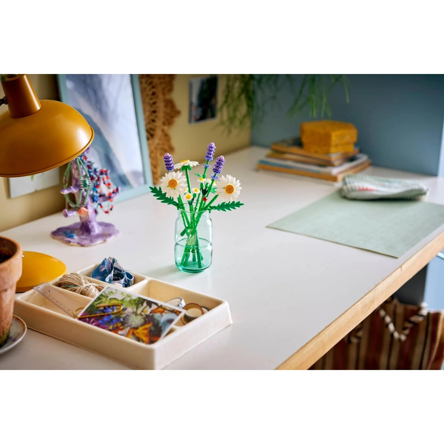 LEGO 11508 Daisies - Botanical Collection - Image 3