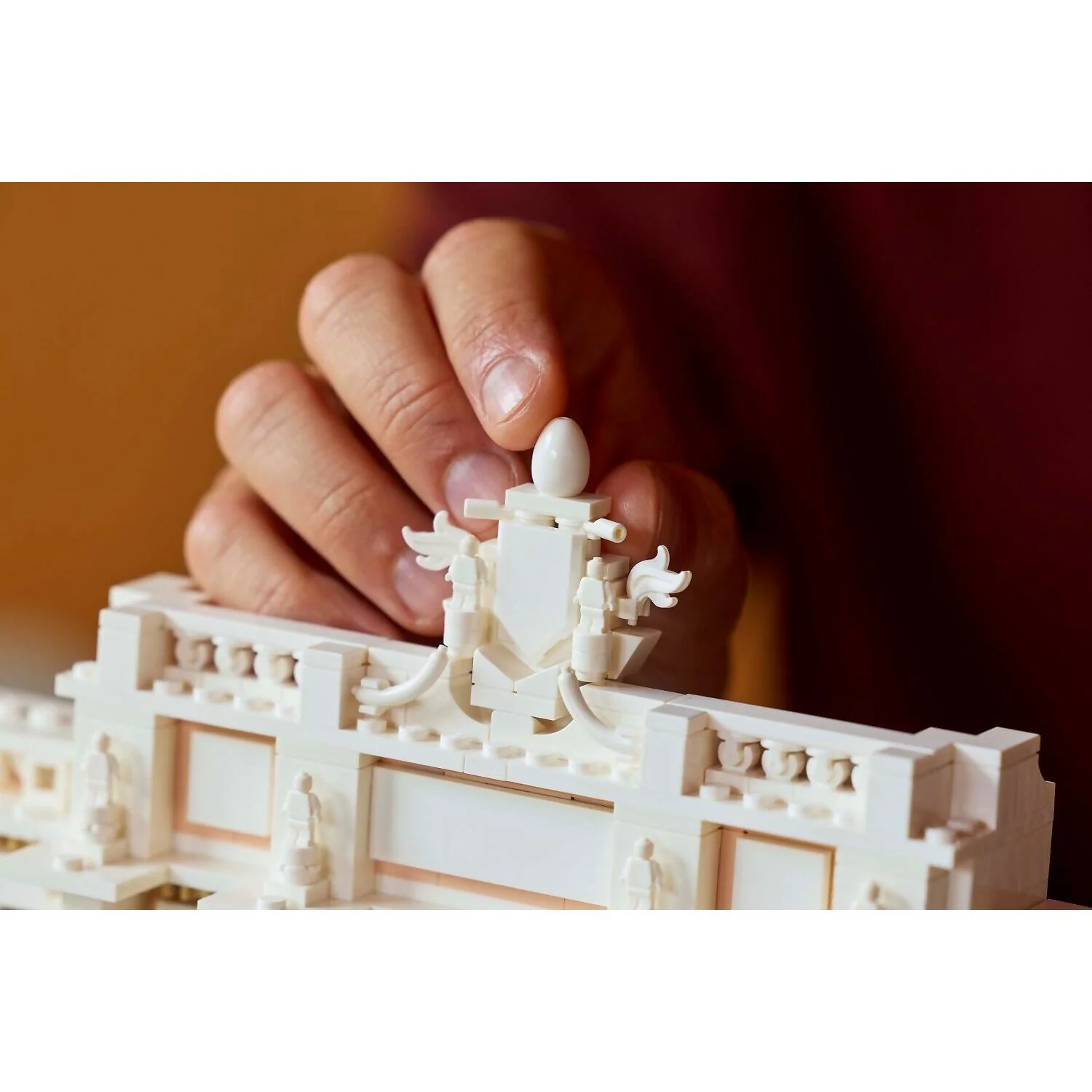 LEGO 21062 Trevi Fountain - LEGO Architecture - Image 5