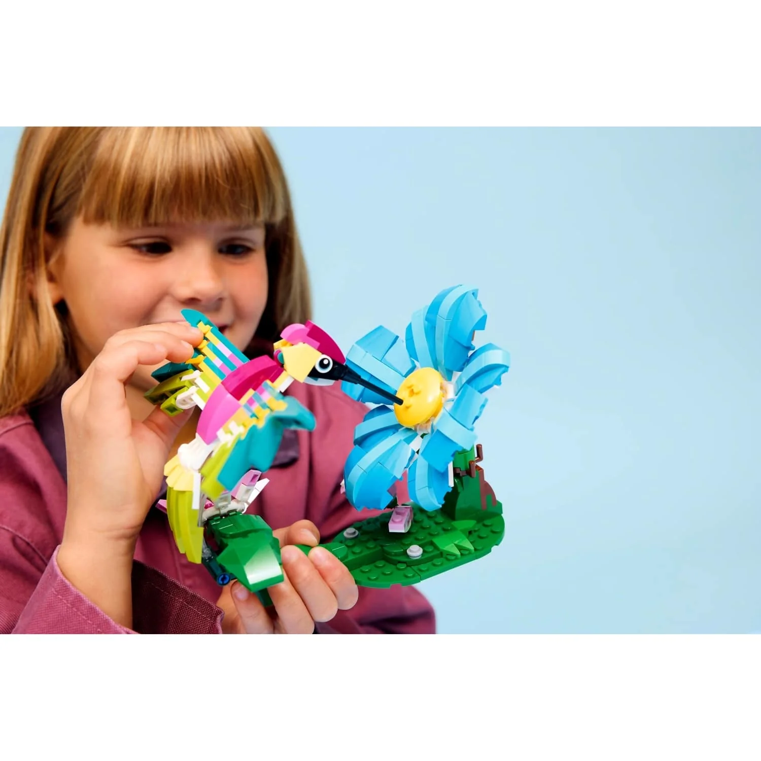 LEGO 31384 Wild Animals: Colorful Hummingbird - Creator 3-in-1 - Image 6