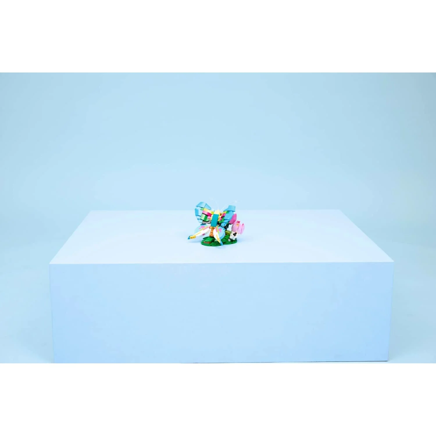 LEGO 31384 Wild Animals: Colorful Hummingbird - Creator 3-in-1 - Image 9