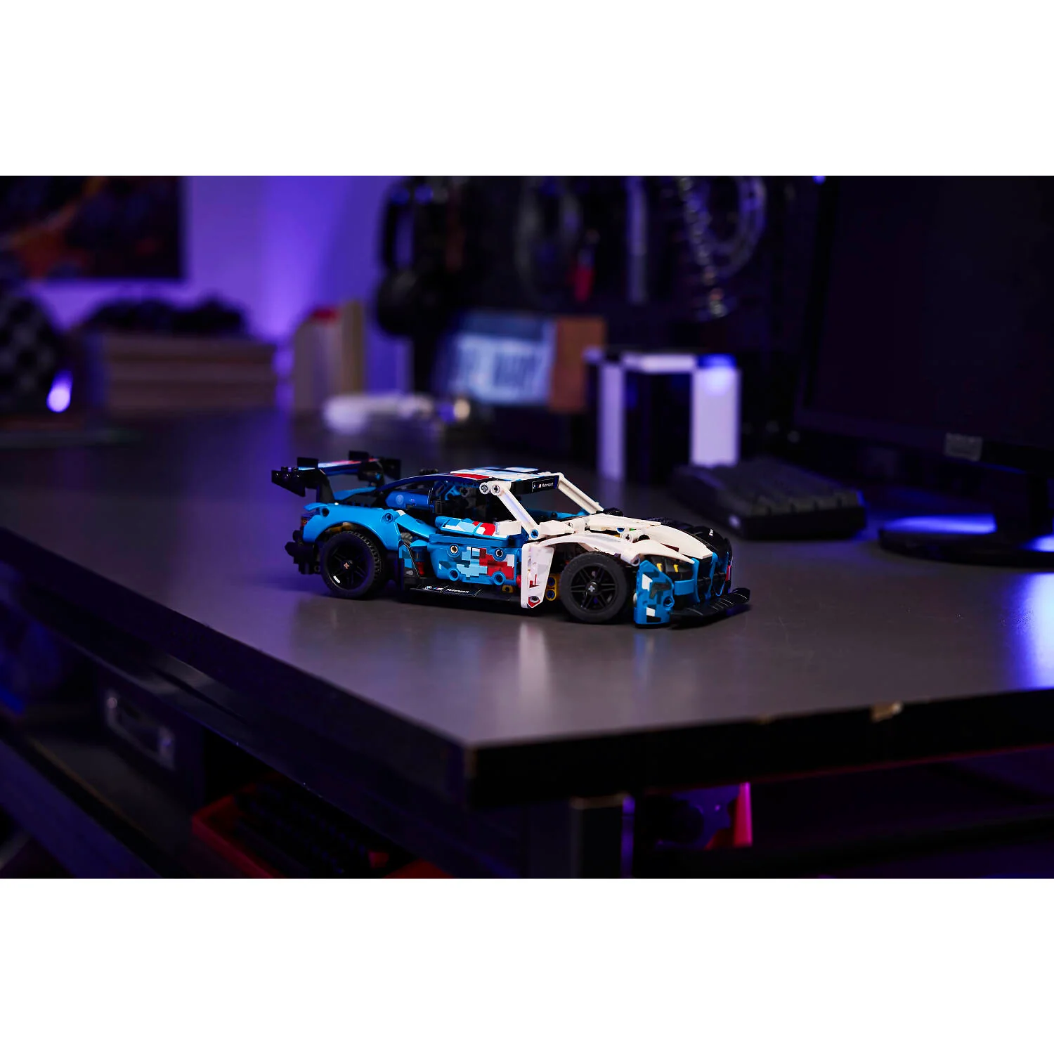 LEGO 42226 BMW M4 GT3 EVO Race Car - Technic - Image 9