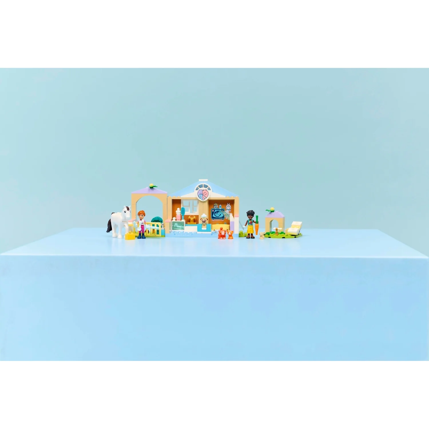 LEGO 42696 Animal Vet Clinic - Friends - Image 9