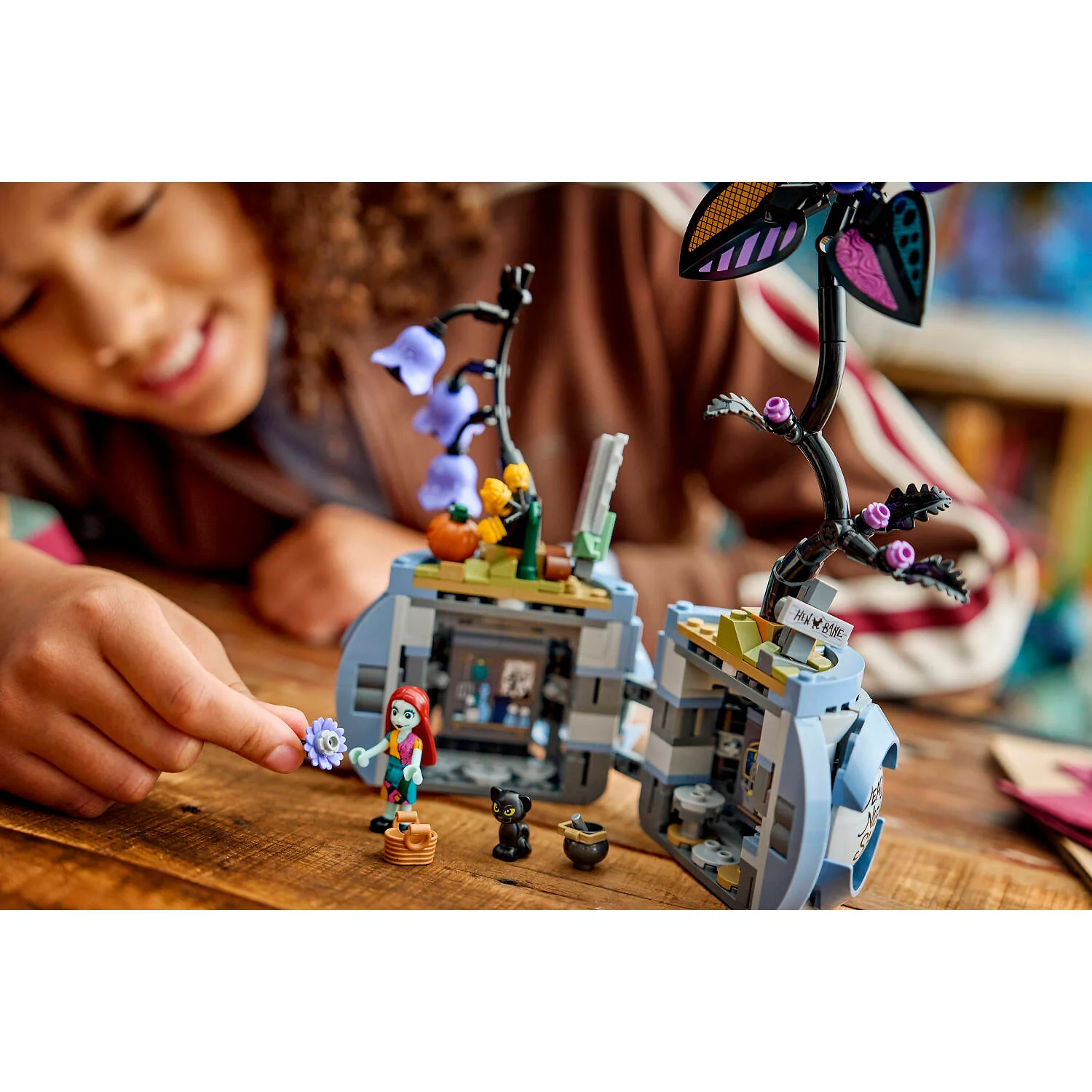 LEGO 43288 Sally's Flowerpot - Disney - Image 8